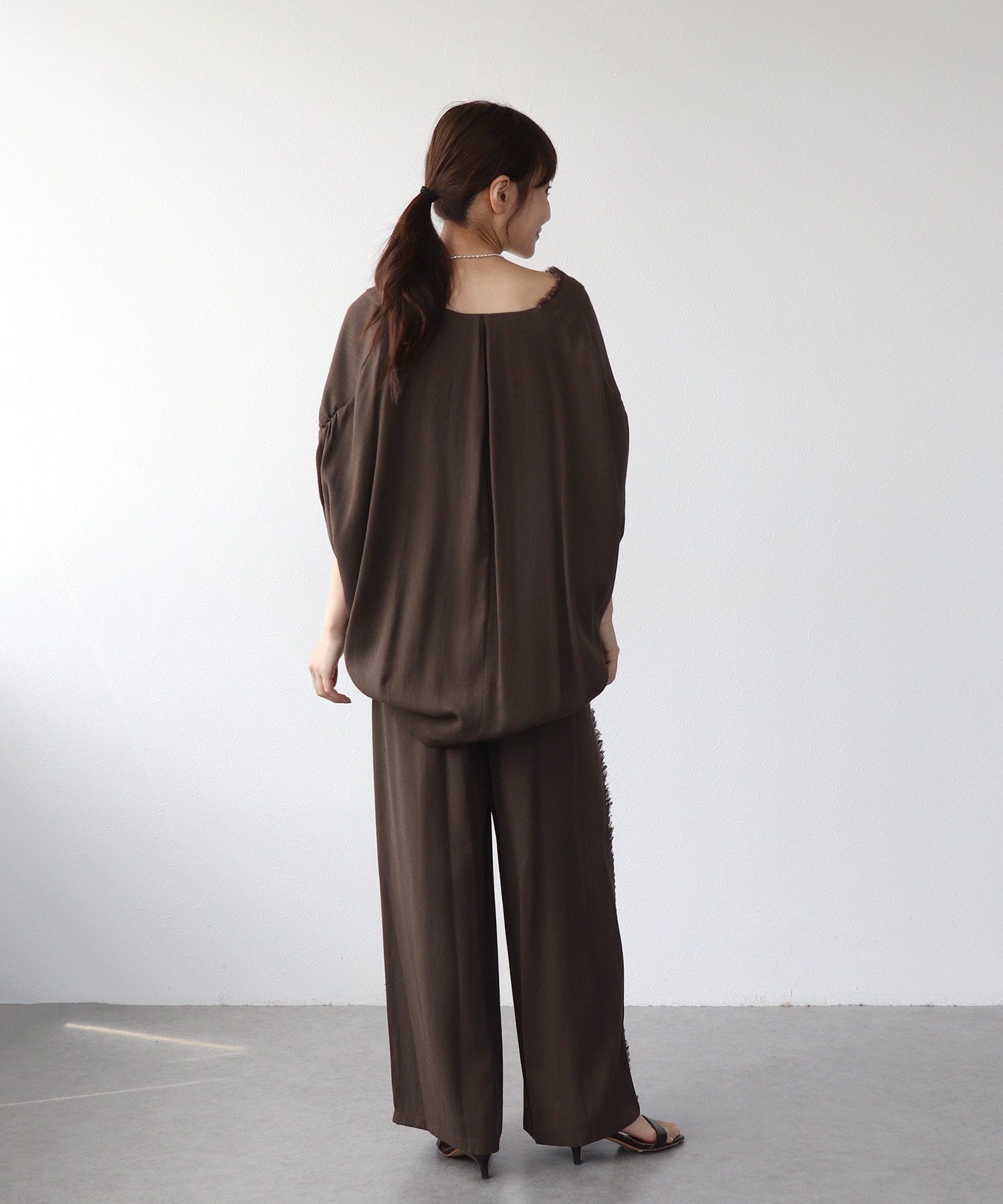 Vネックフリンジスリーブブラウス