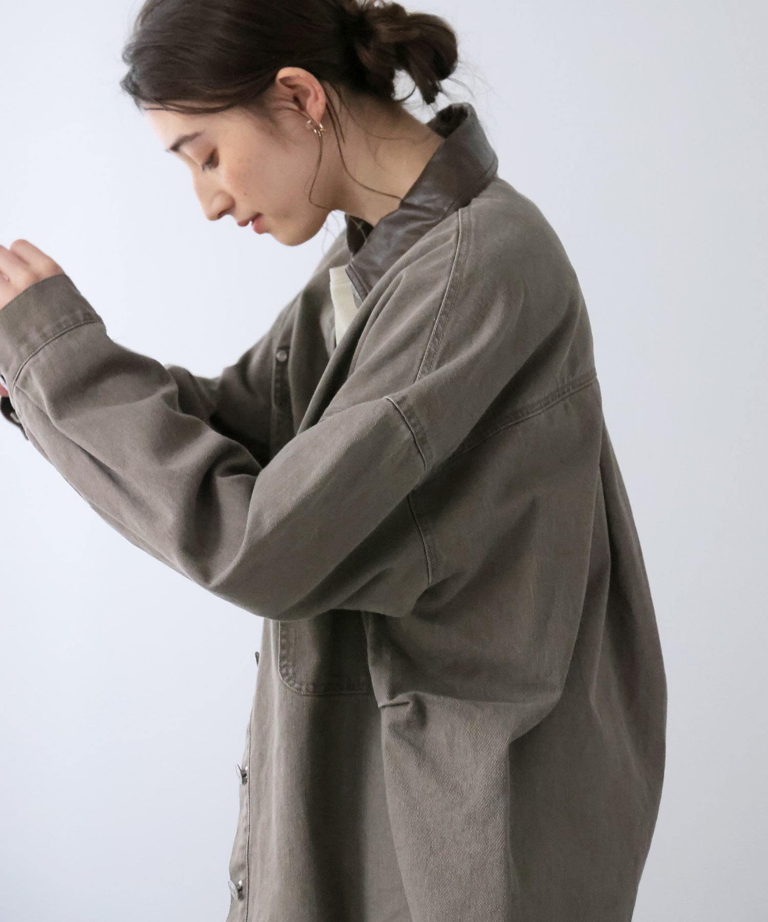 フェイクレザー衿シャツジャケット