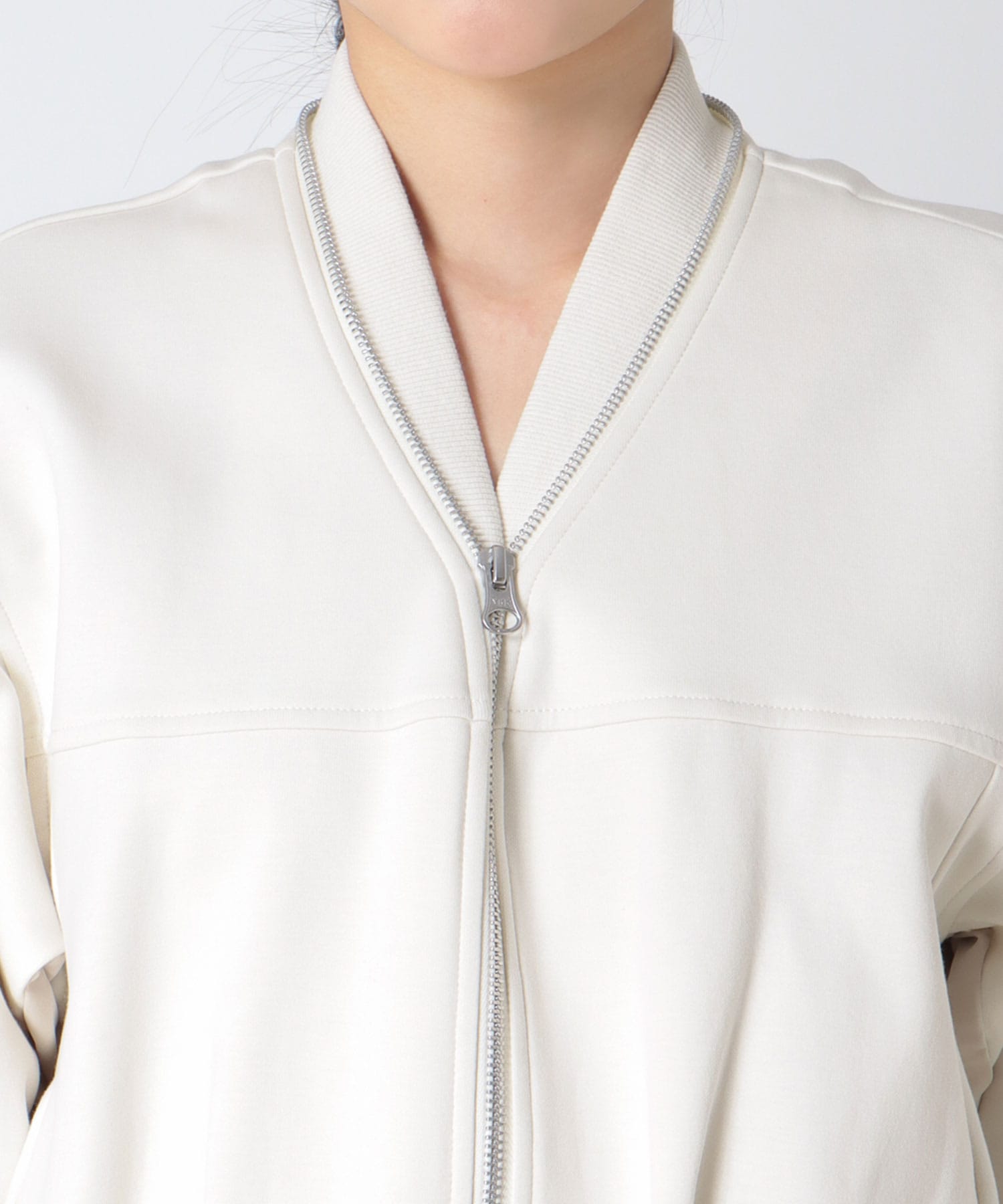 ポンチ袖チュールタックブルゾン