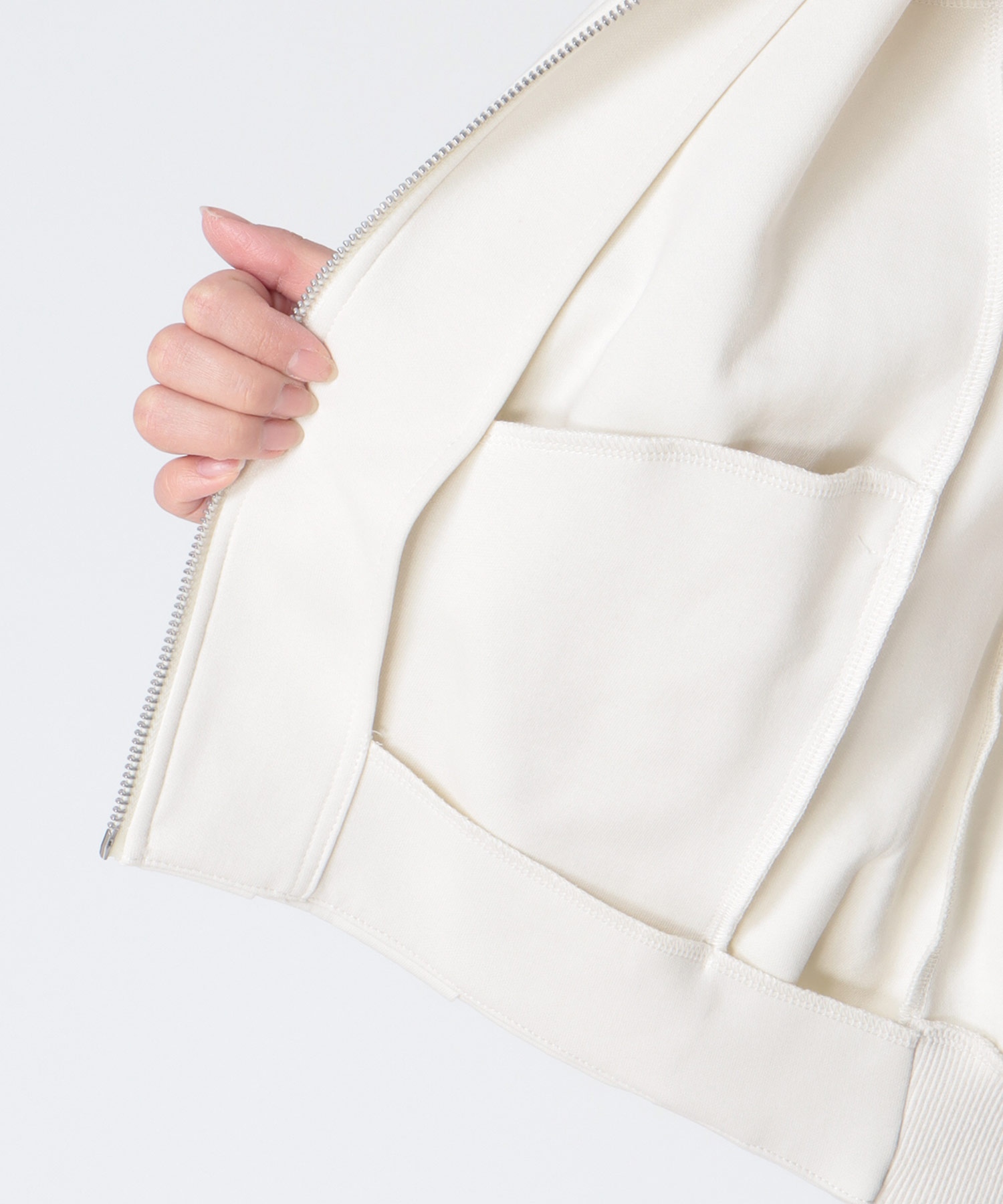 ポンチ袖チュールタックブルゾン