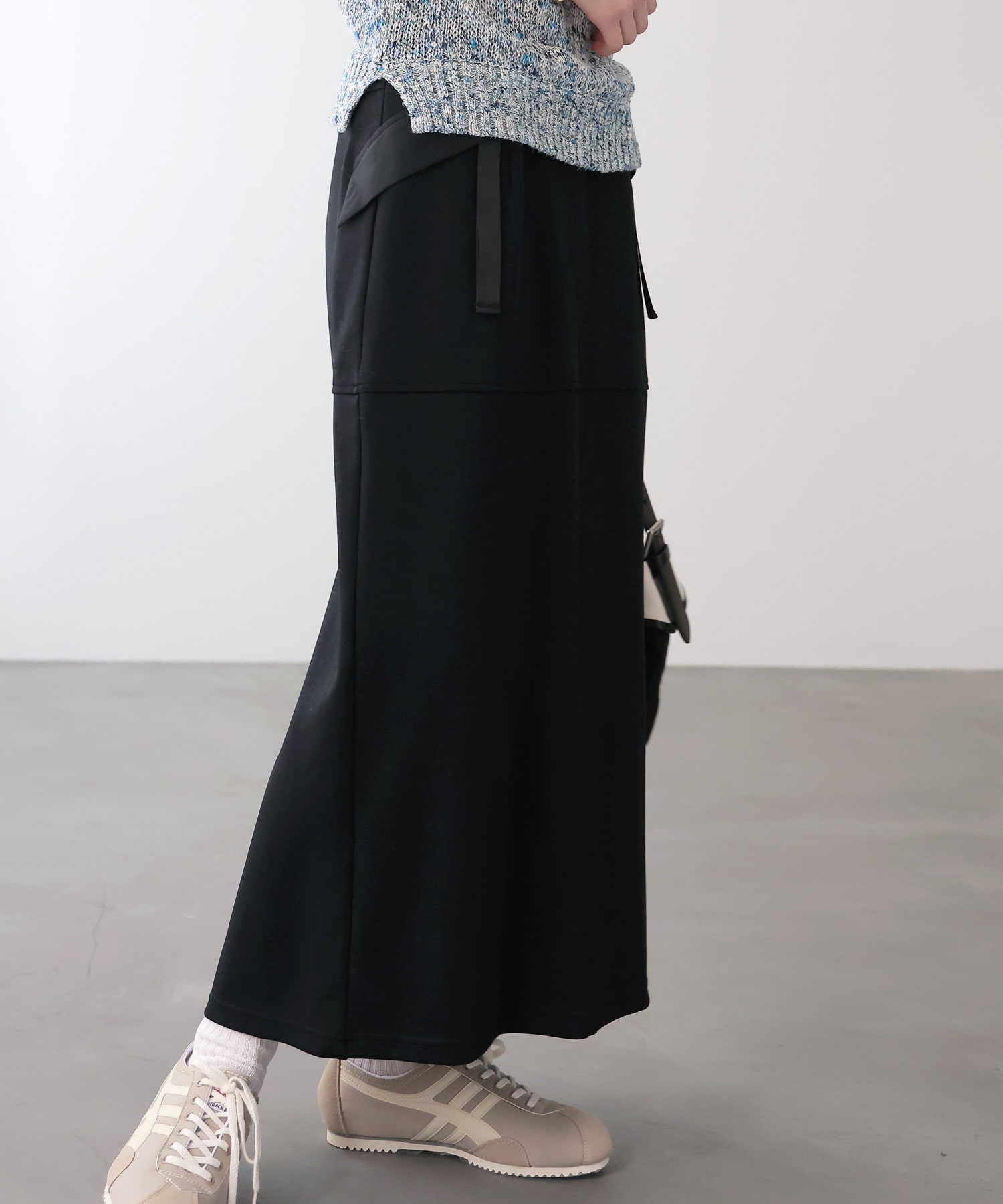 ポンチバックフレアスカート