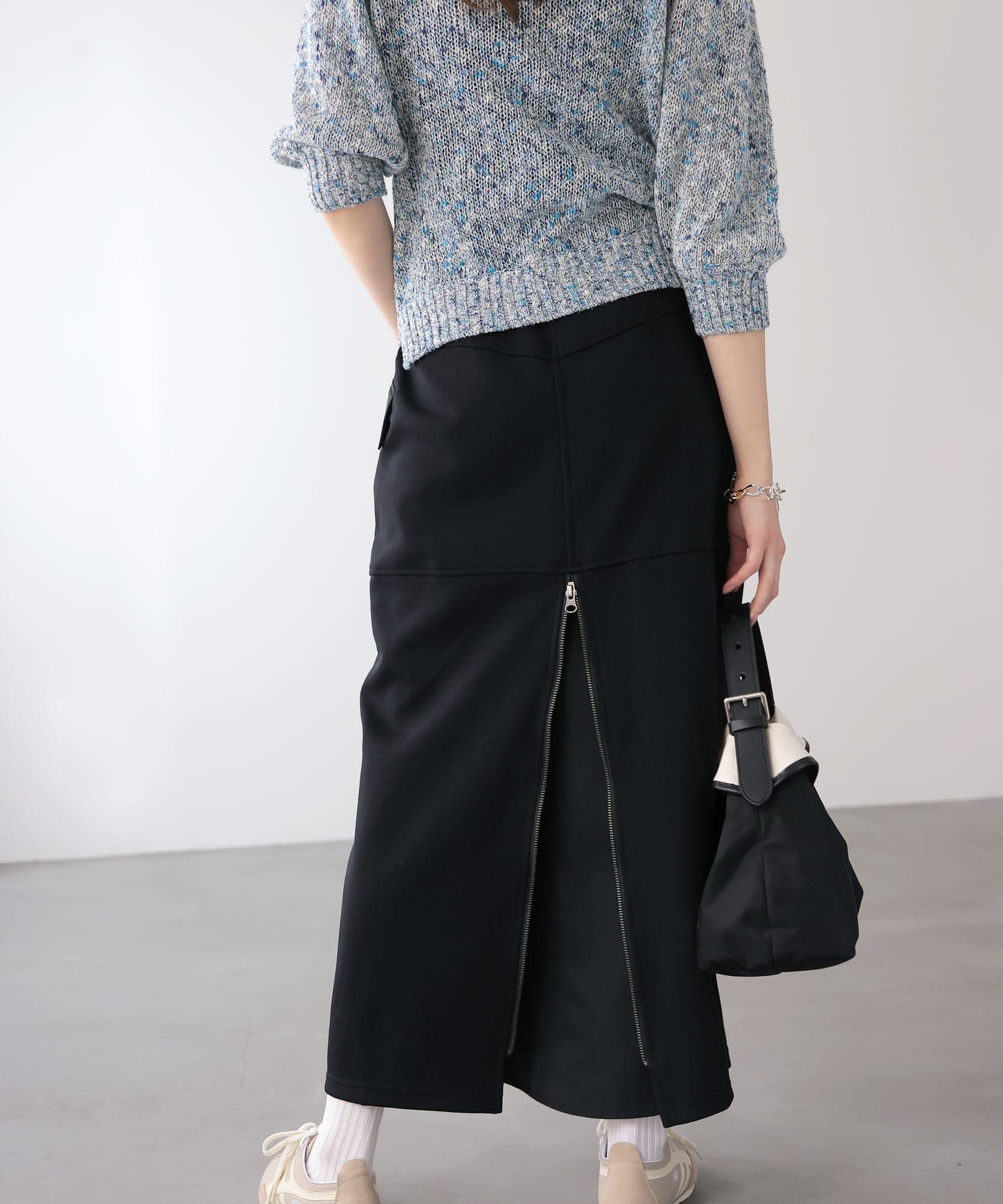 ポンチバックフレアスカート