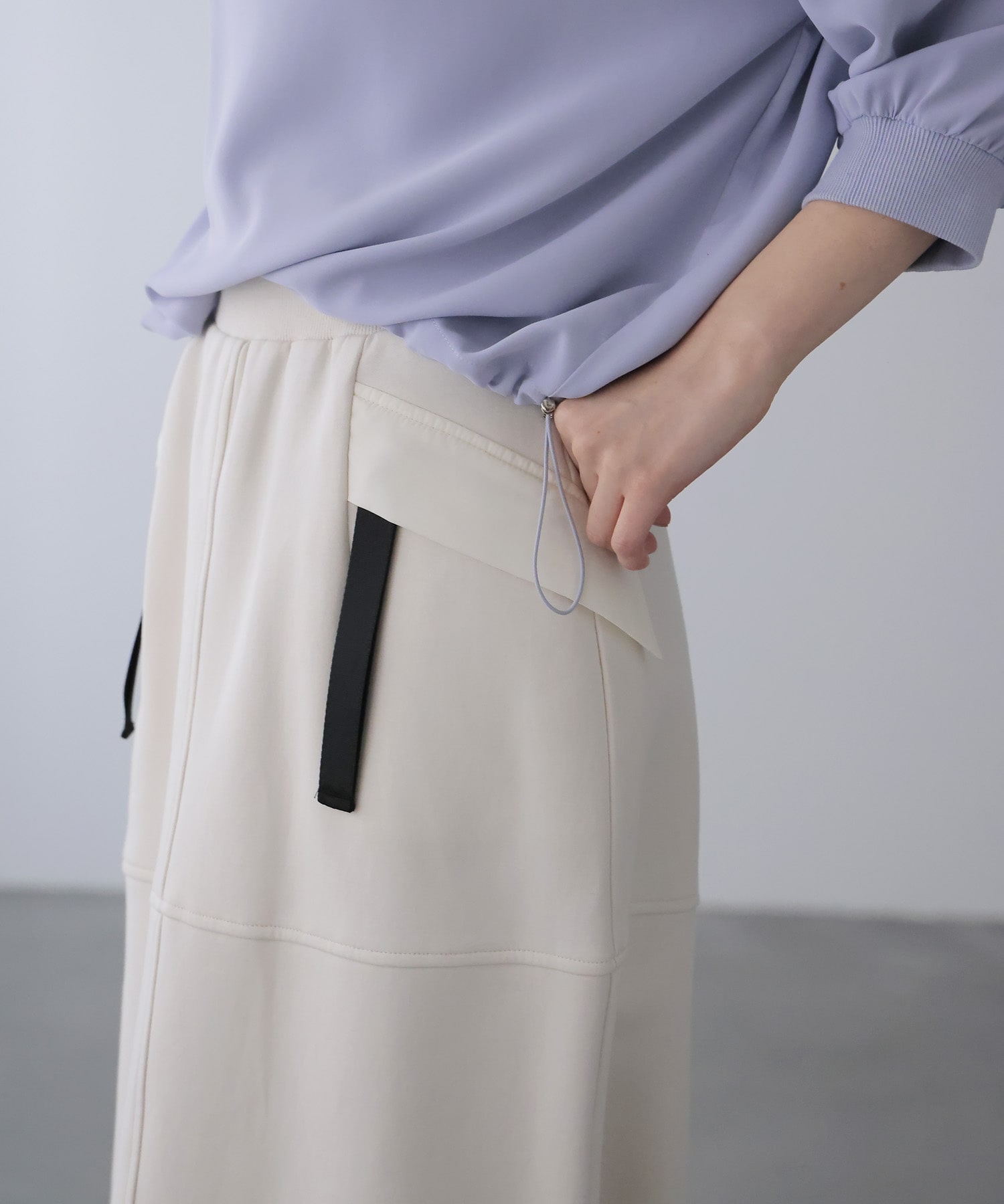 ポンチバックフレアスカート