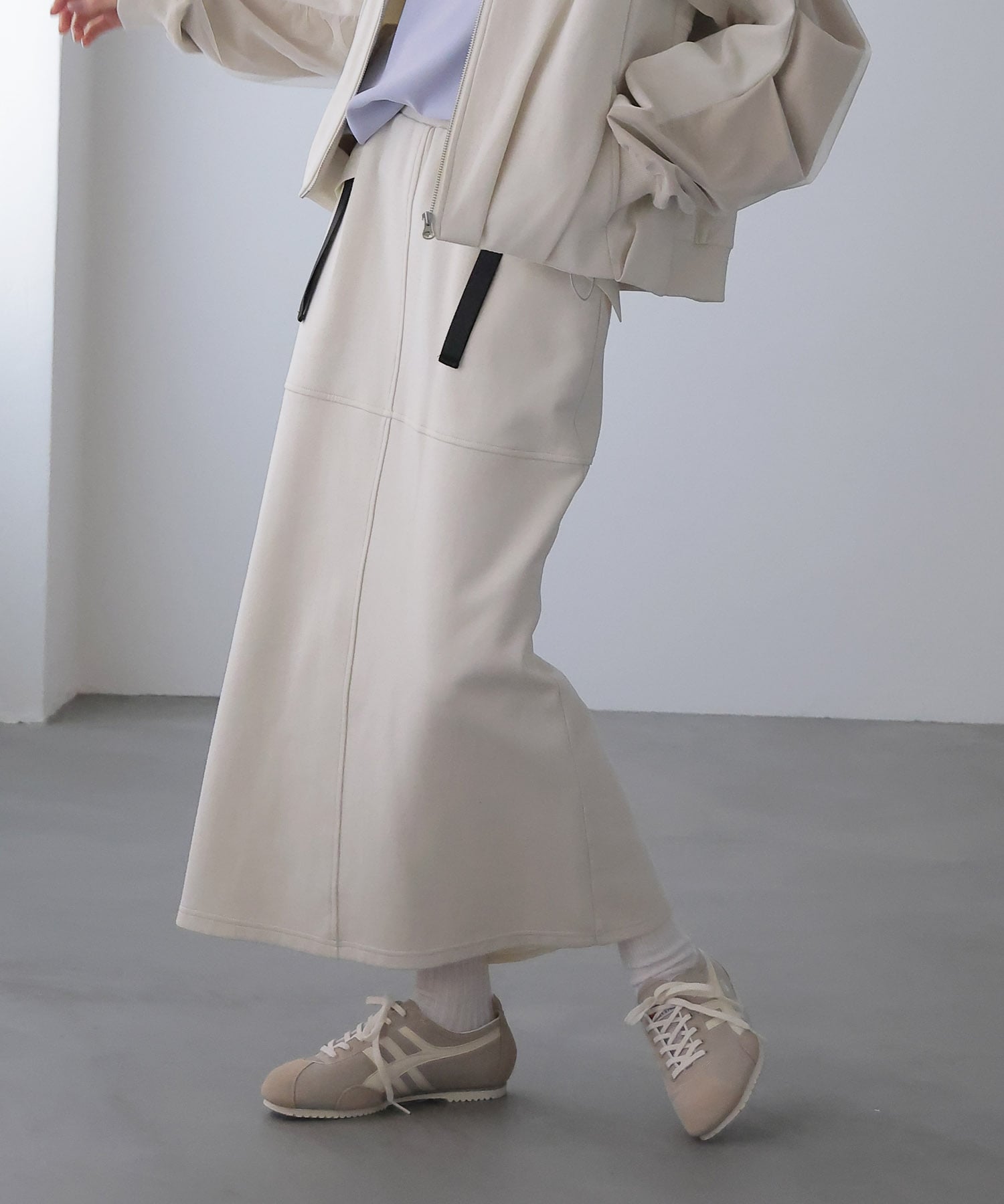 ポンチバックフレアスカート