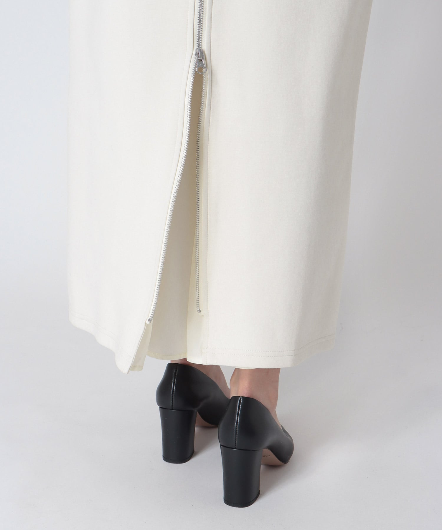 ポンチバックフレアスカート