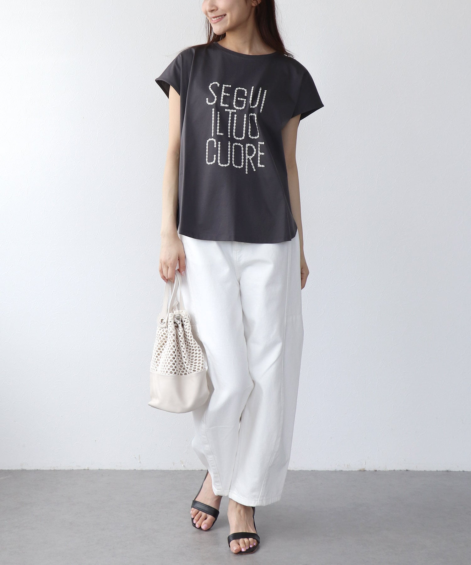 バックファスナーロゴTシャツ