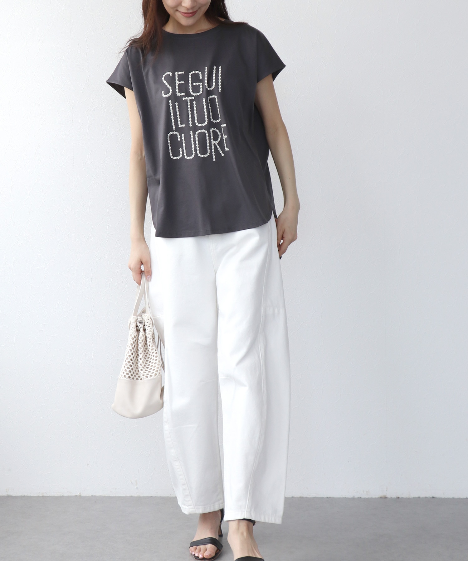 バックファスナーロゴTシャツ