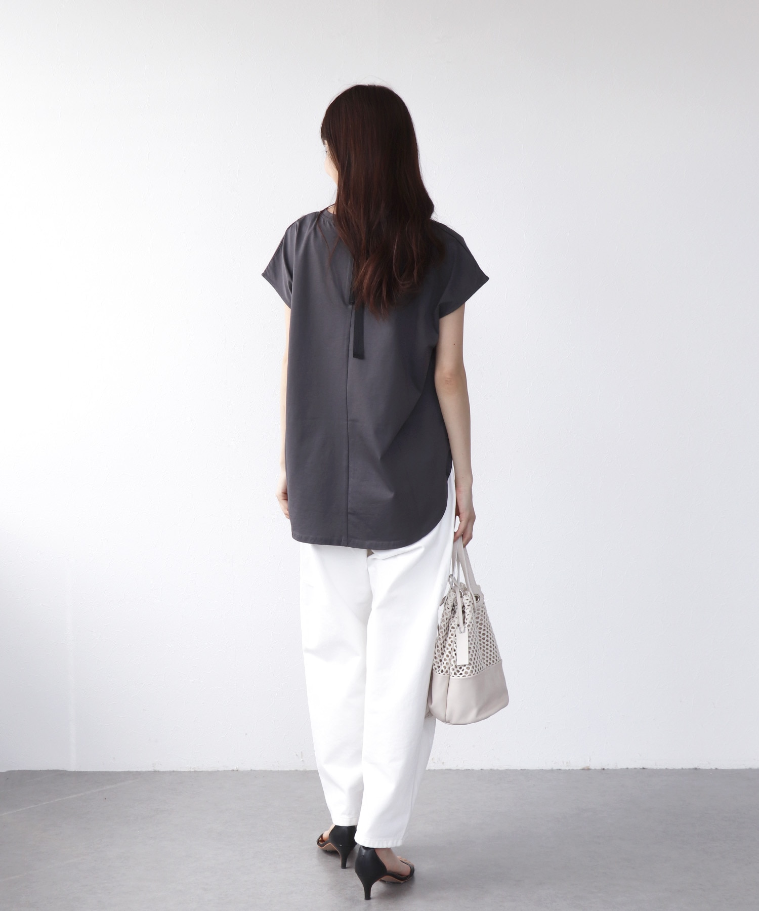 バックファスナーロゴTシャツ
