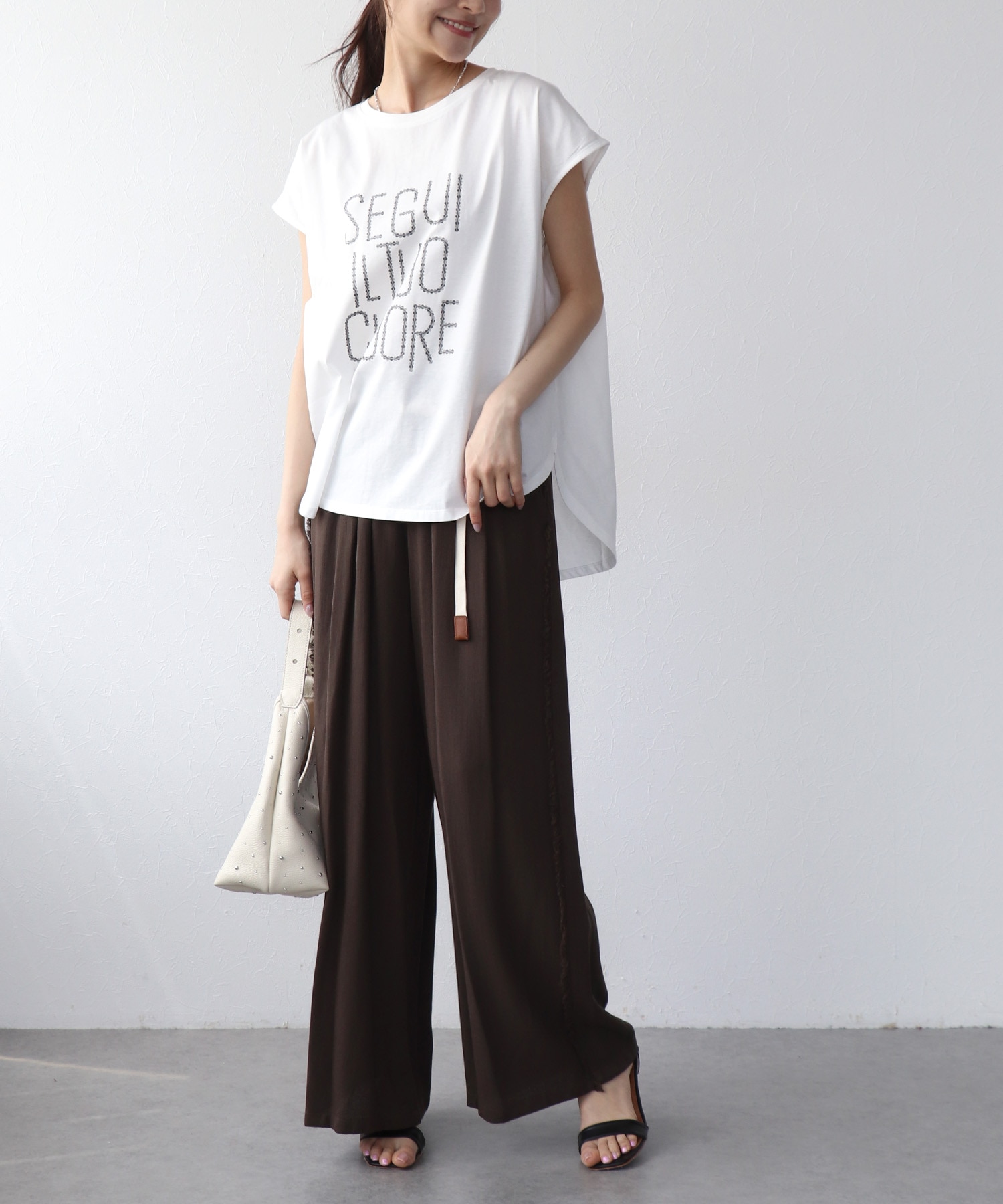 バックファスナーロゴTシャツ