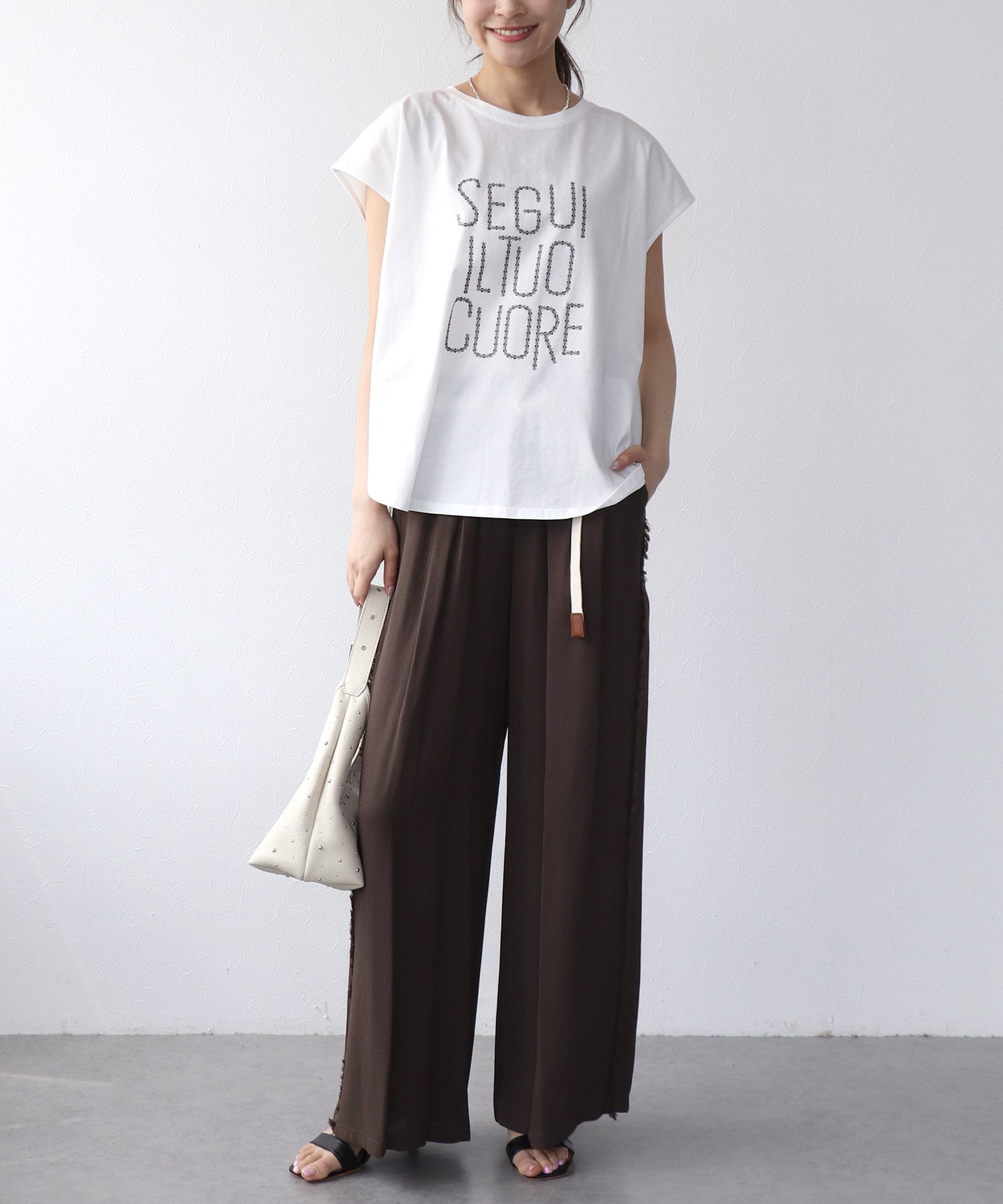バックファスナーロゴTシャツ