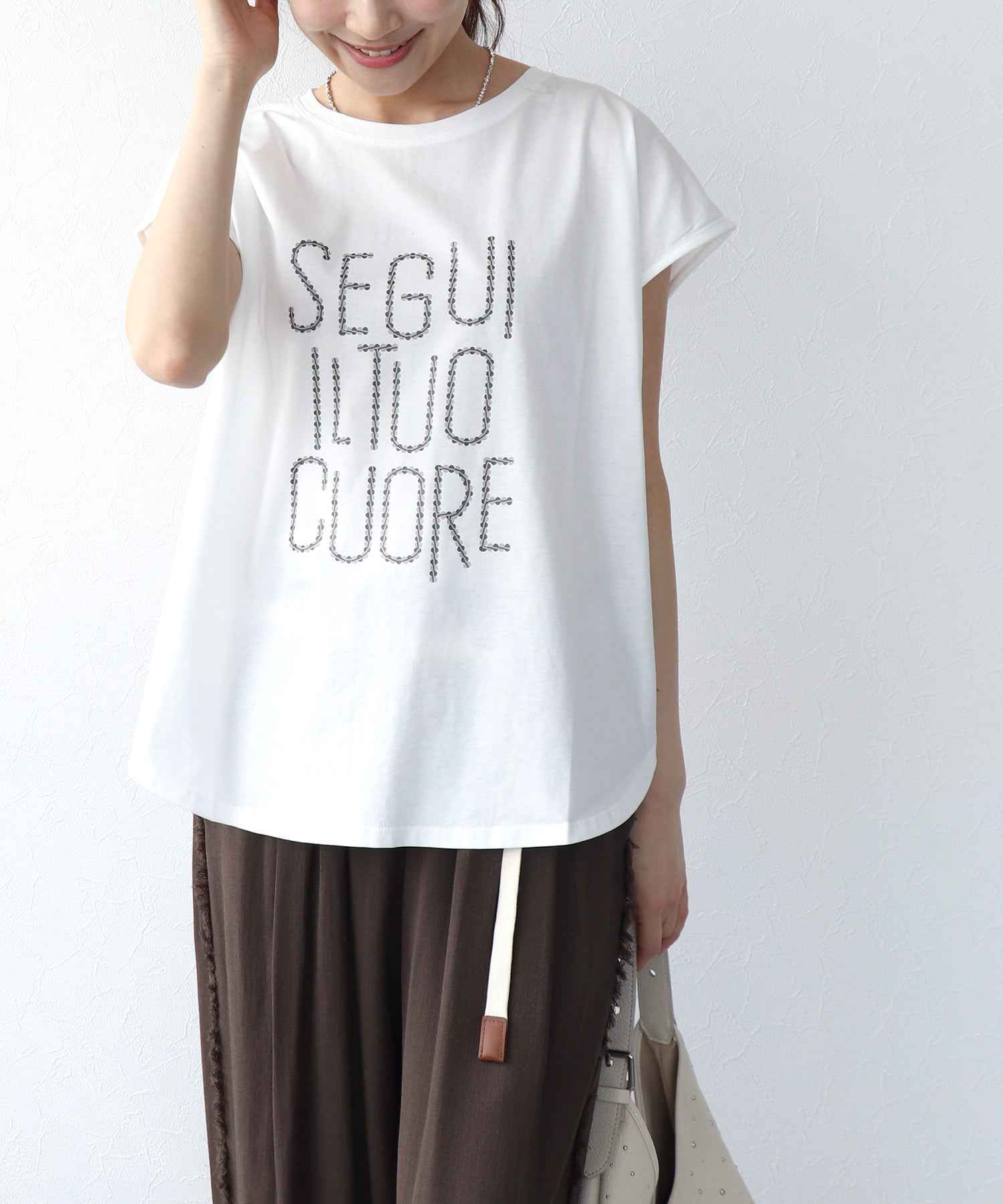 バックファスナーロゴTシャツ