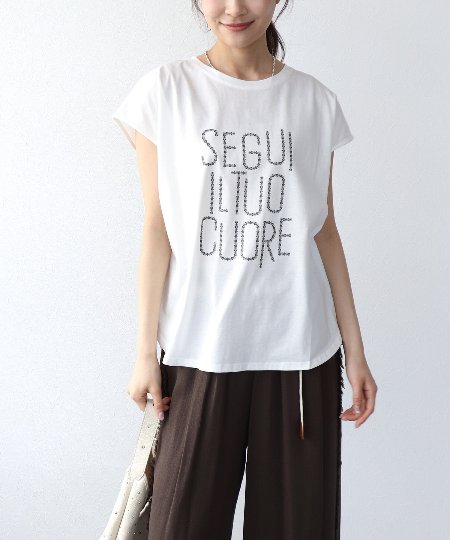 バックファスナーロゴTシャツ