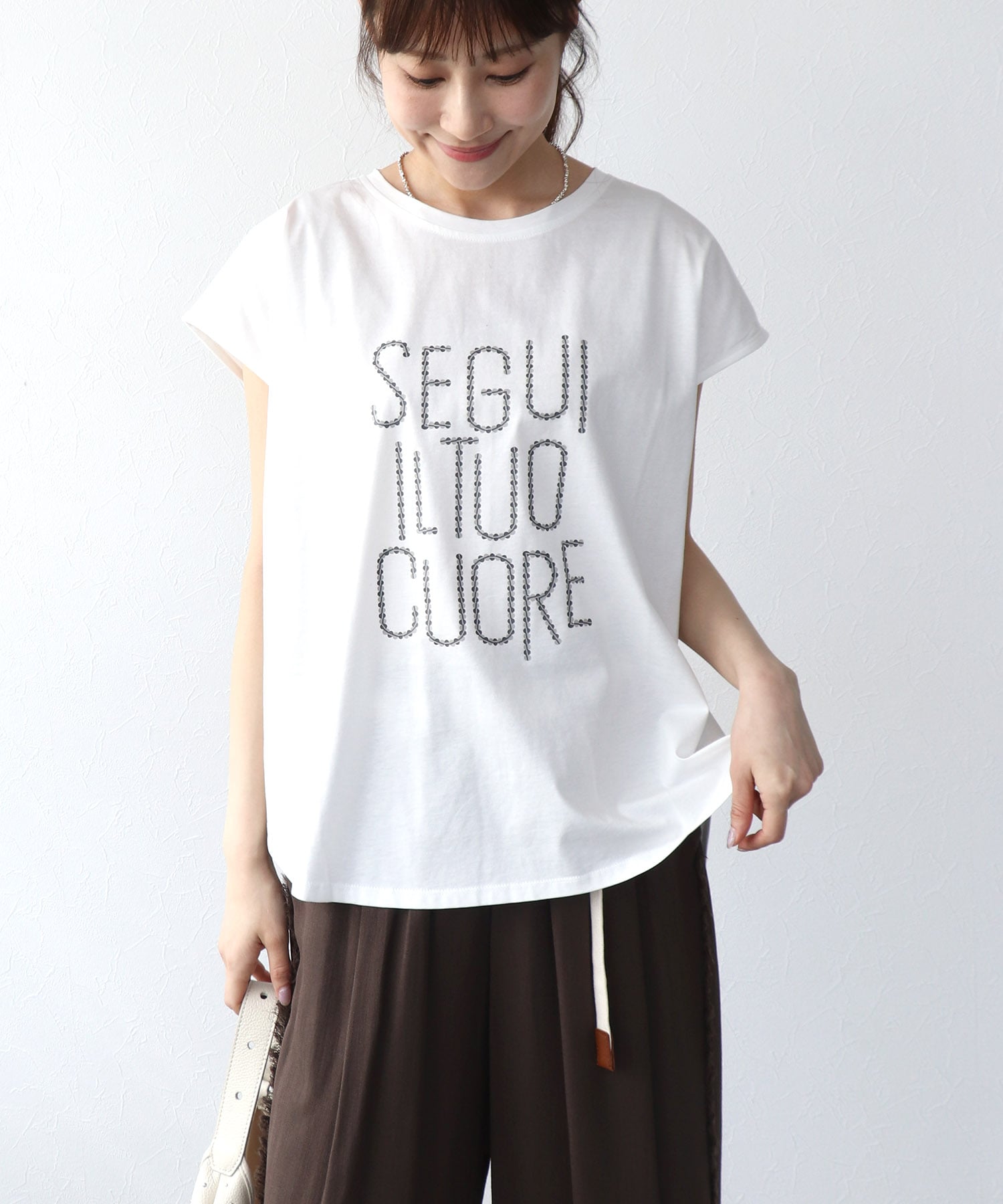 バックファスナーロゴTシャツ