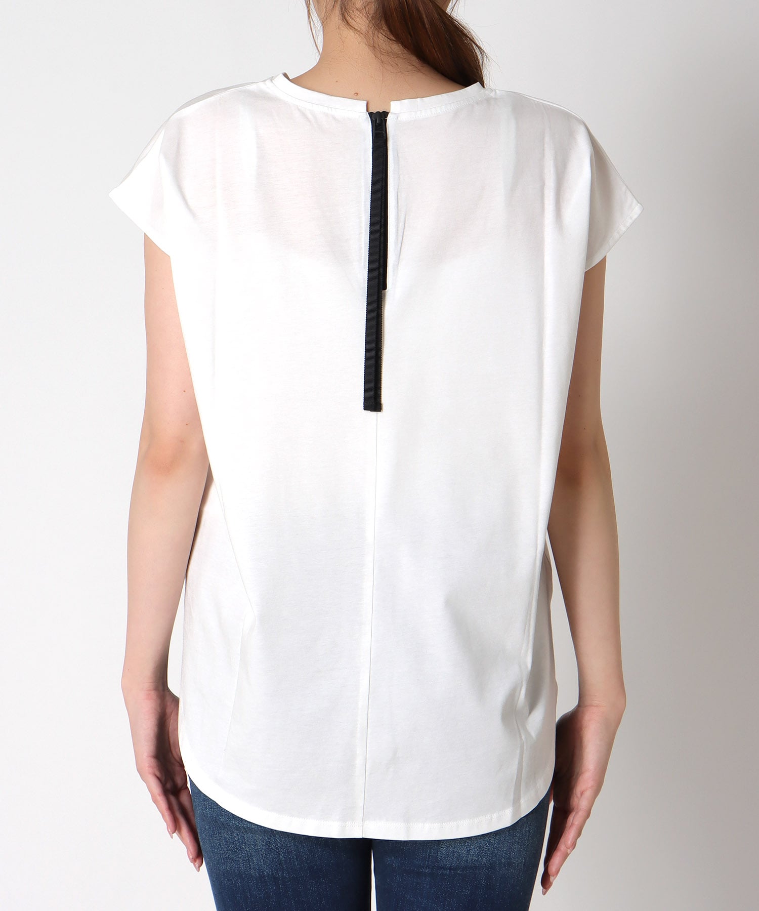 バックファスナーロゴTシャツ