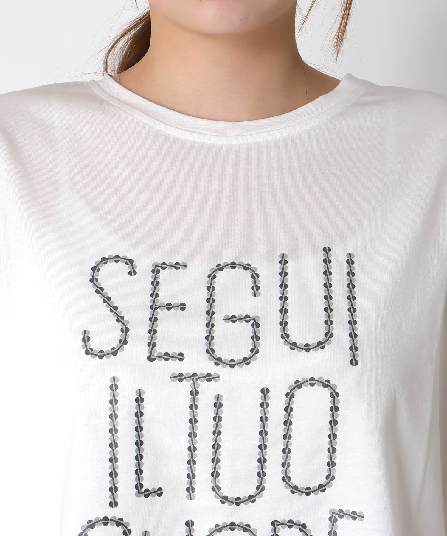 バックファスナーロゴTシャツ