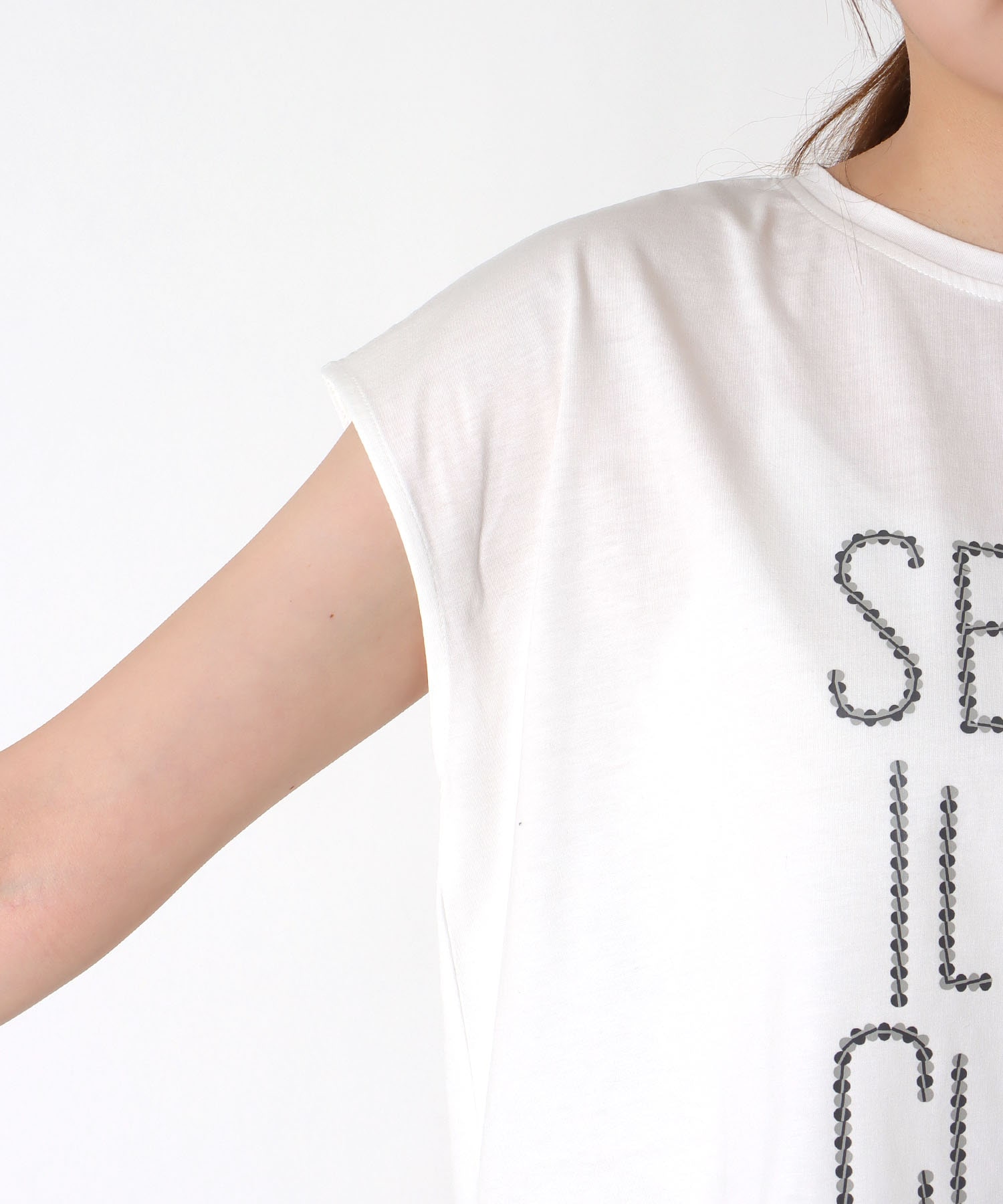 バックファスナーロゴTシャツ