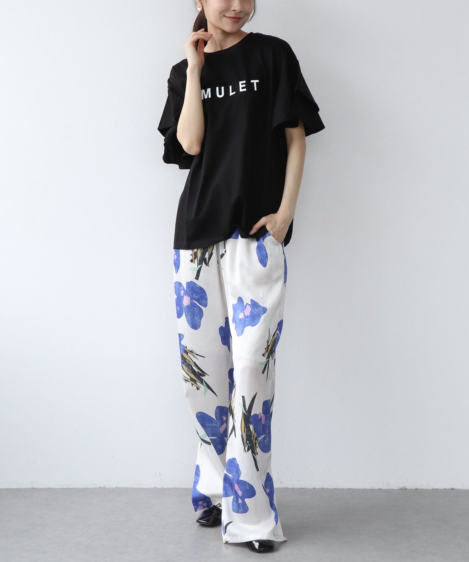 フリルスリーブロゴTシャツ