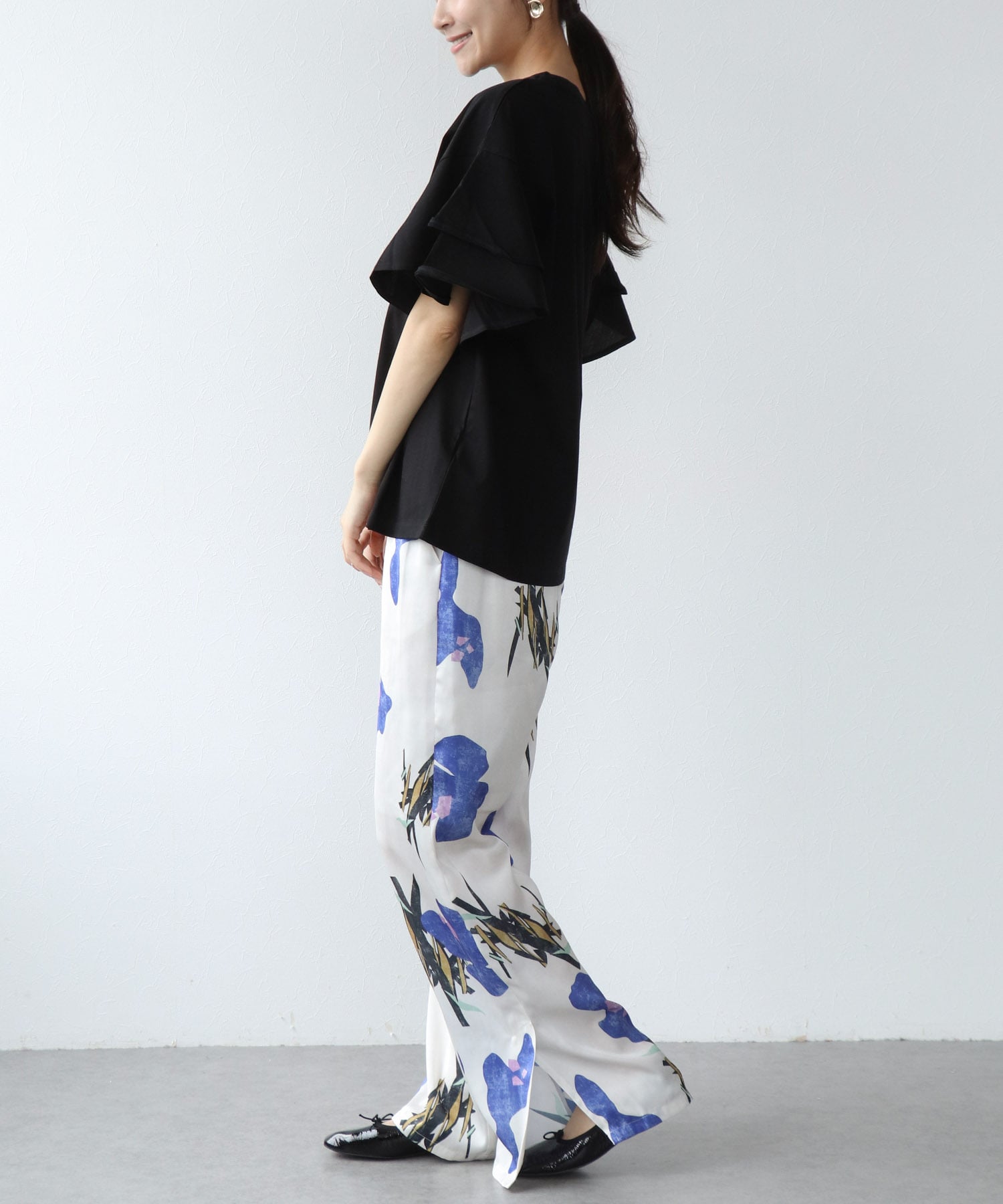 フリルスリーブロゴTシャツ