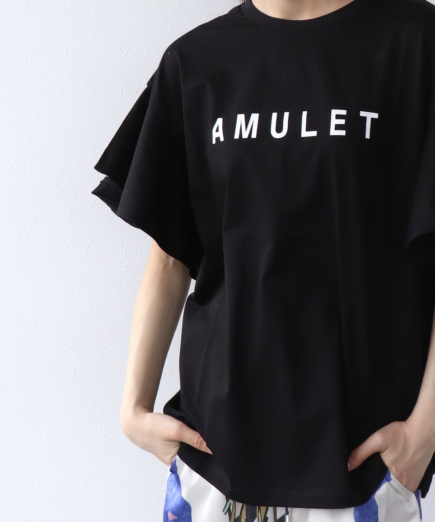 フリルスリーブロゴTシャツ