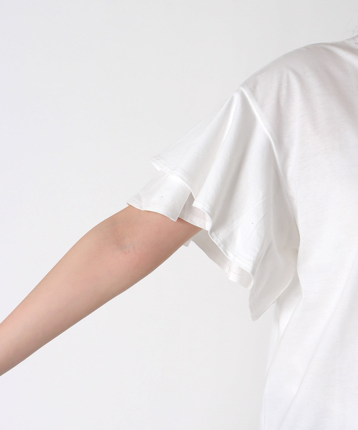 フリルスリーブロゴTシャツ