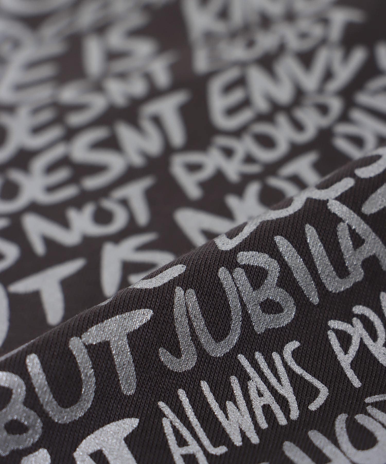 ハートロゴTシャツ