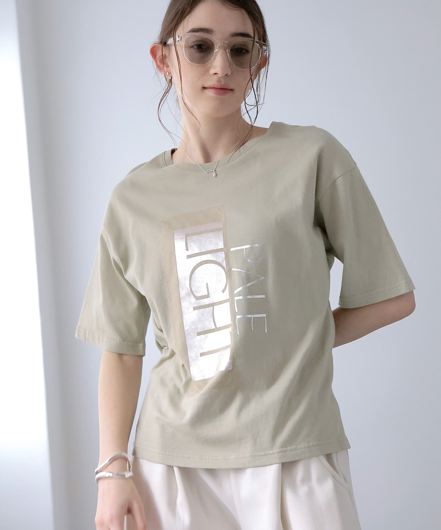 メタリックプリントTシャツ