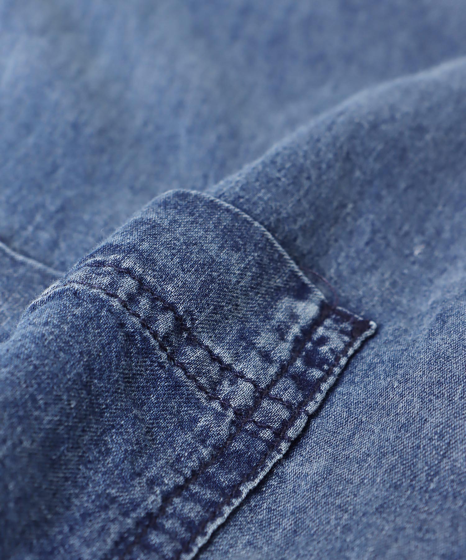 デニム風加工シャツ