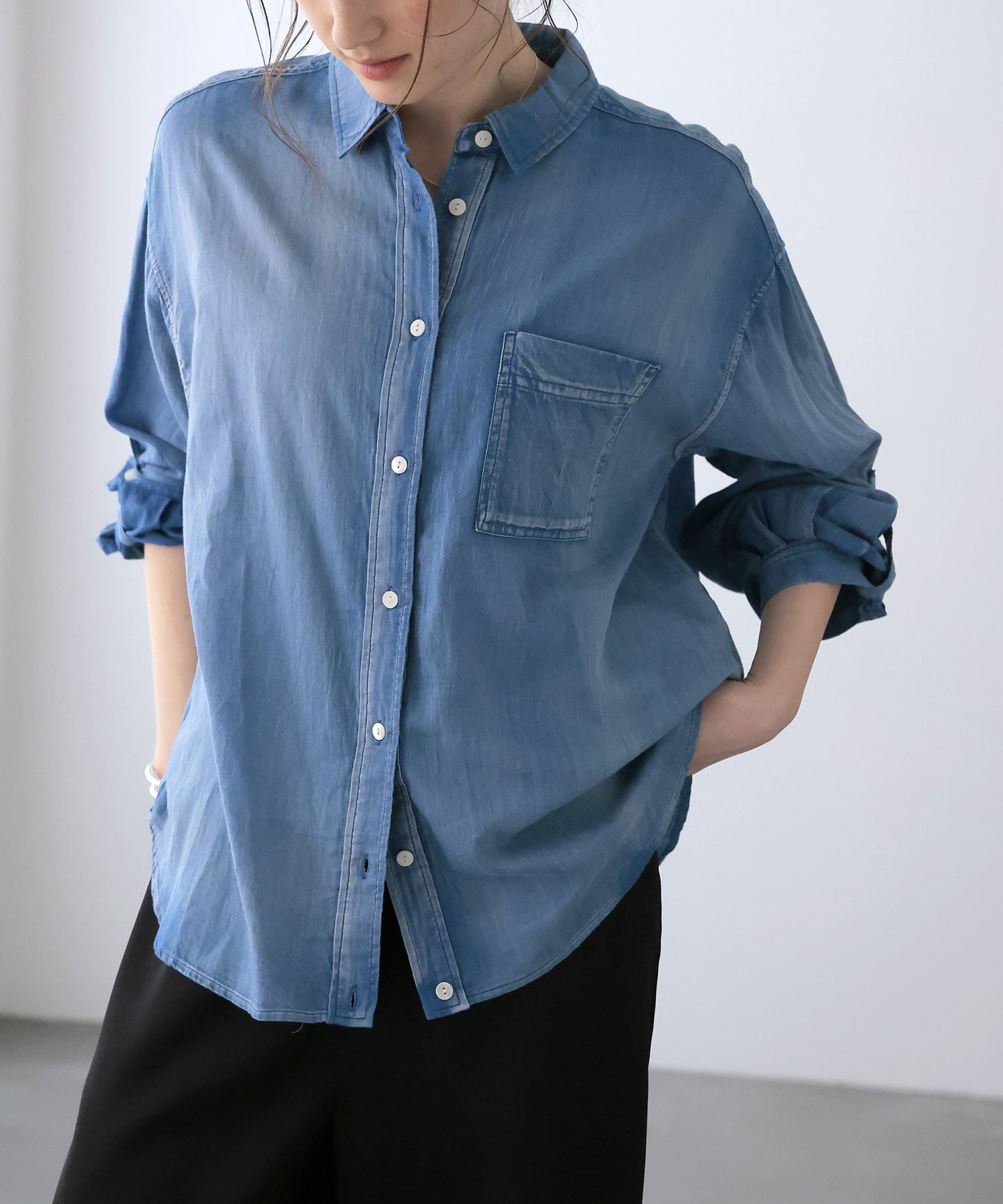 デニム風加工シャツ