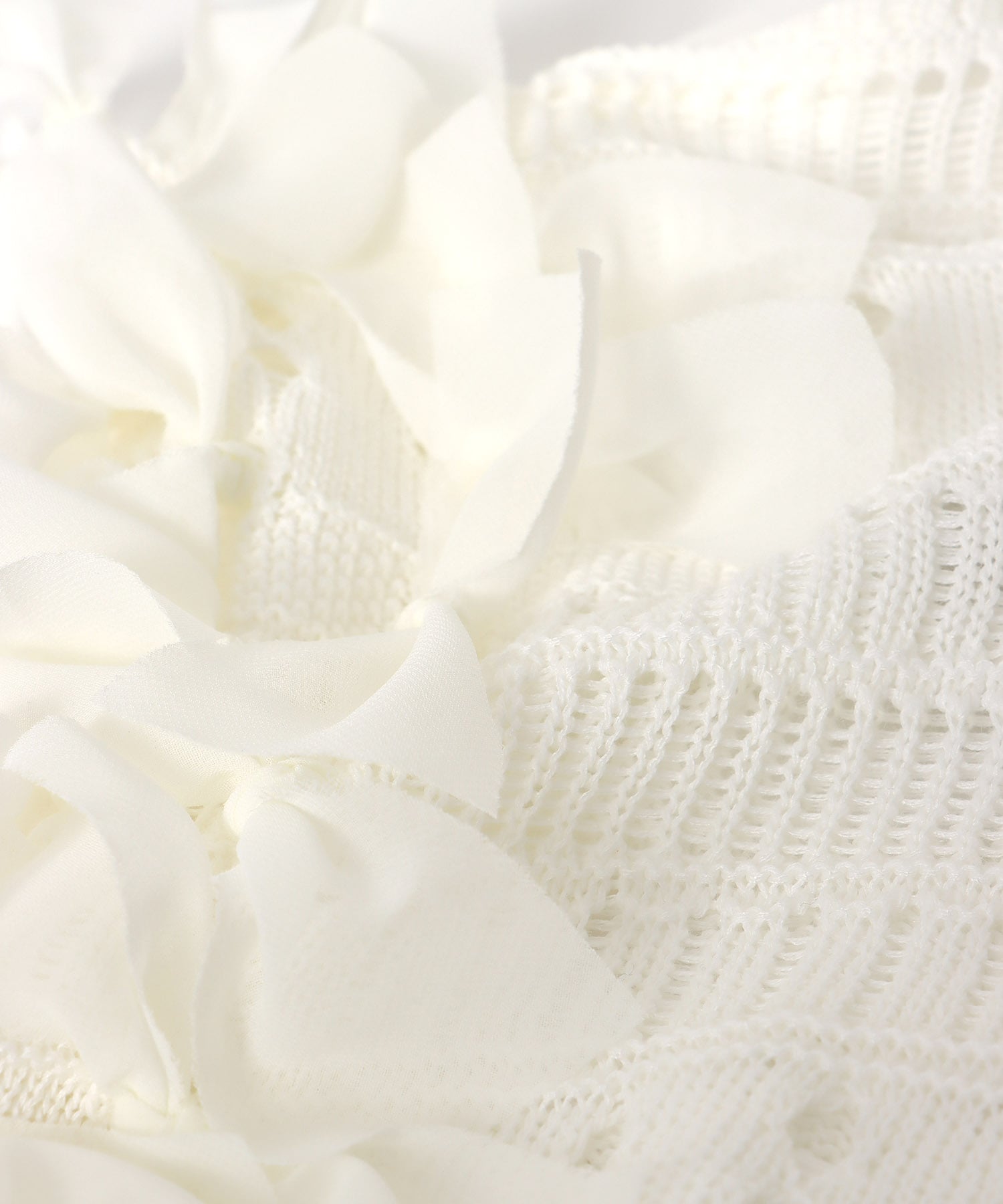 透かし柄袖リボントップス