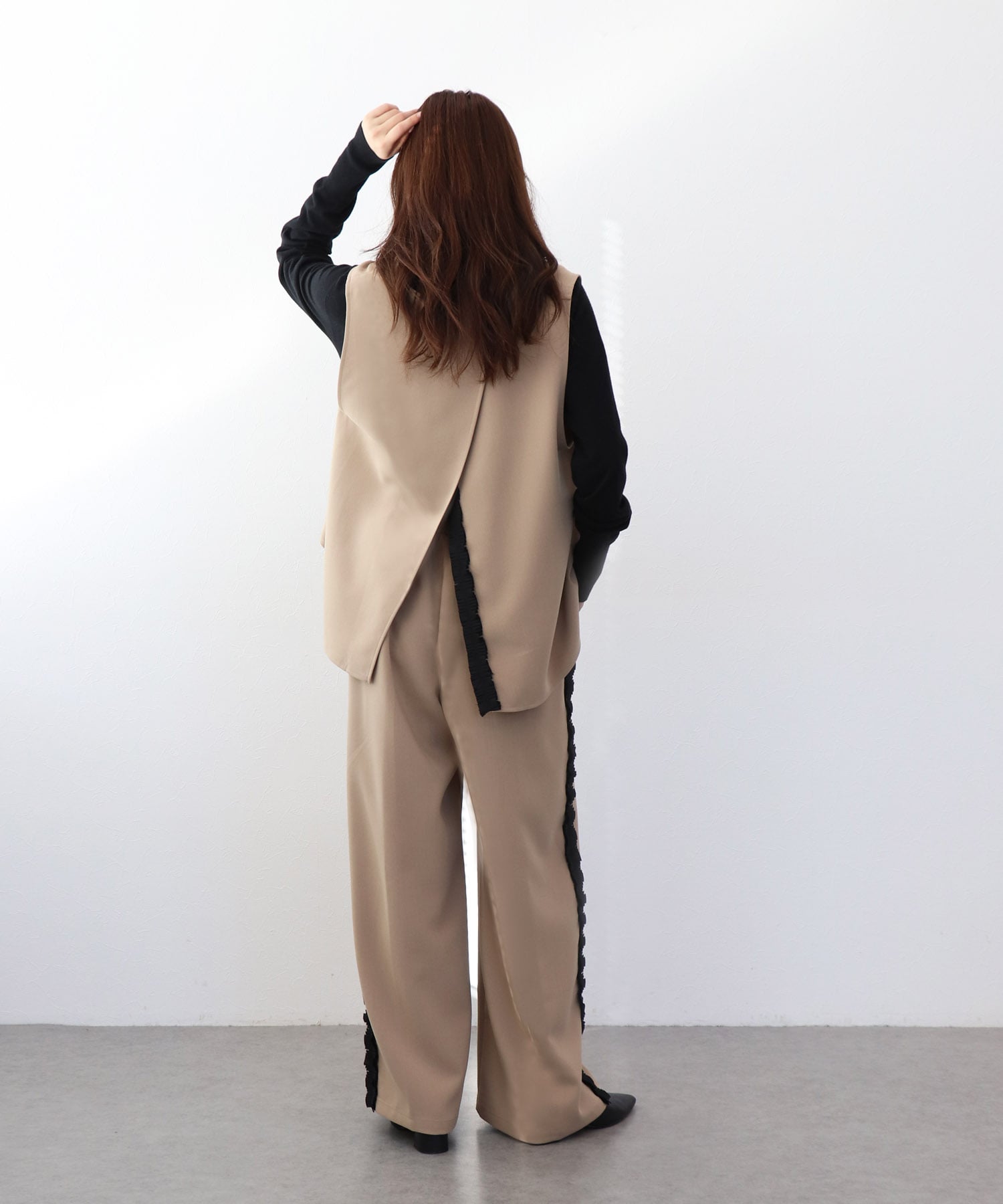 バックスリットVネックジレ