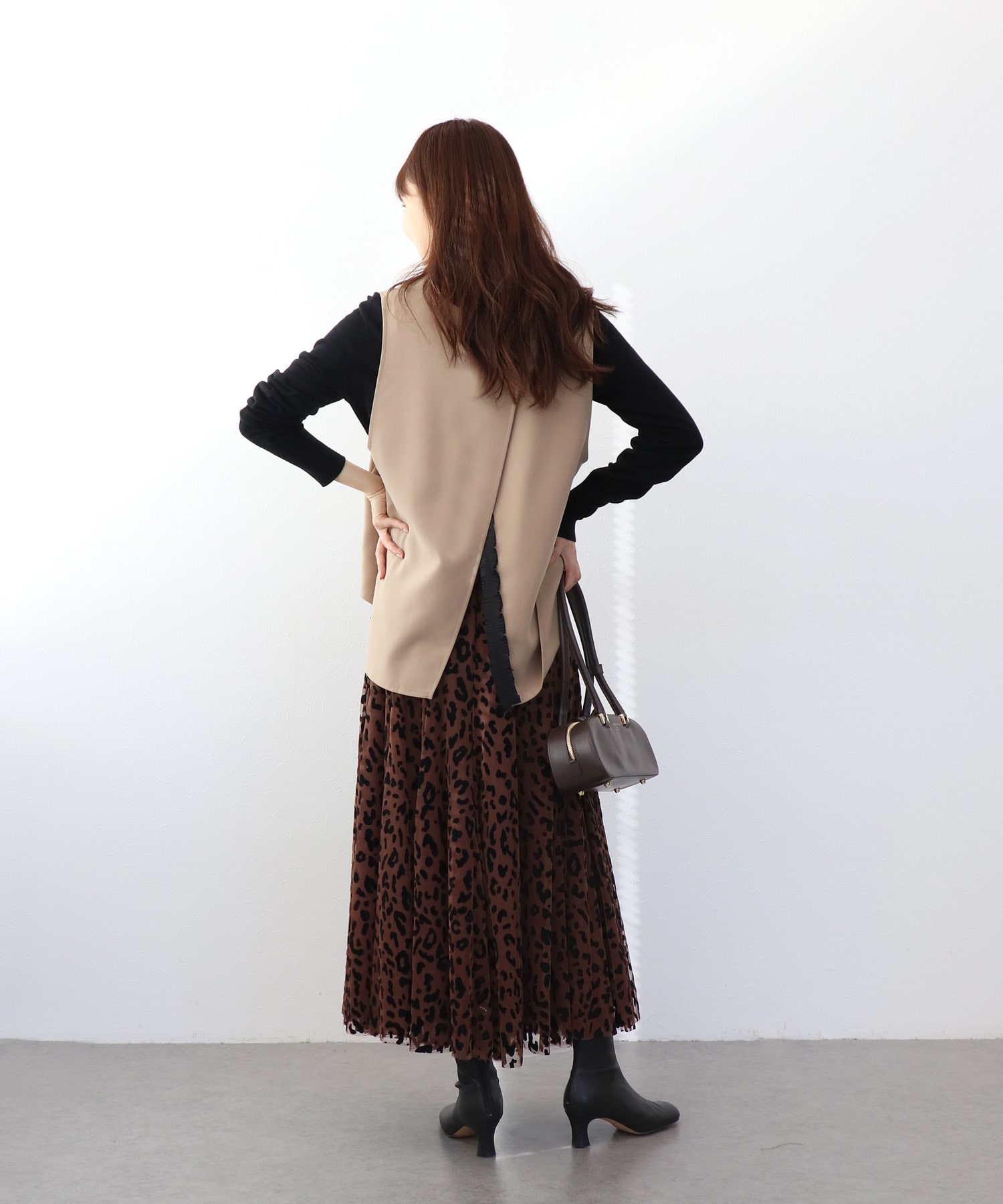 バックスリットVネックジレ