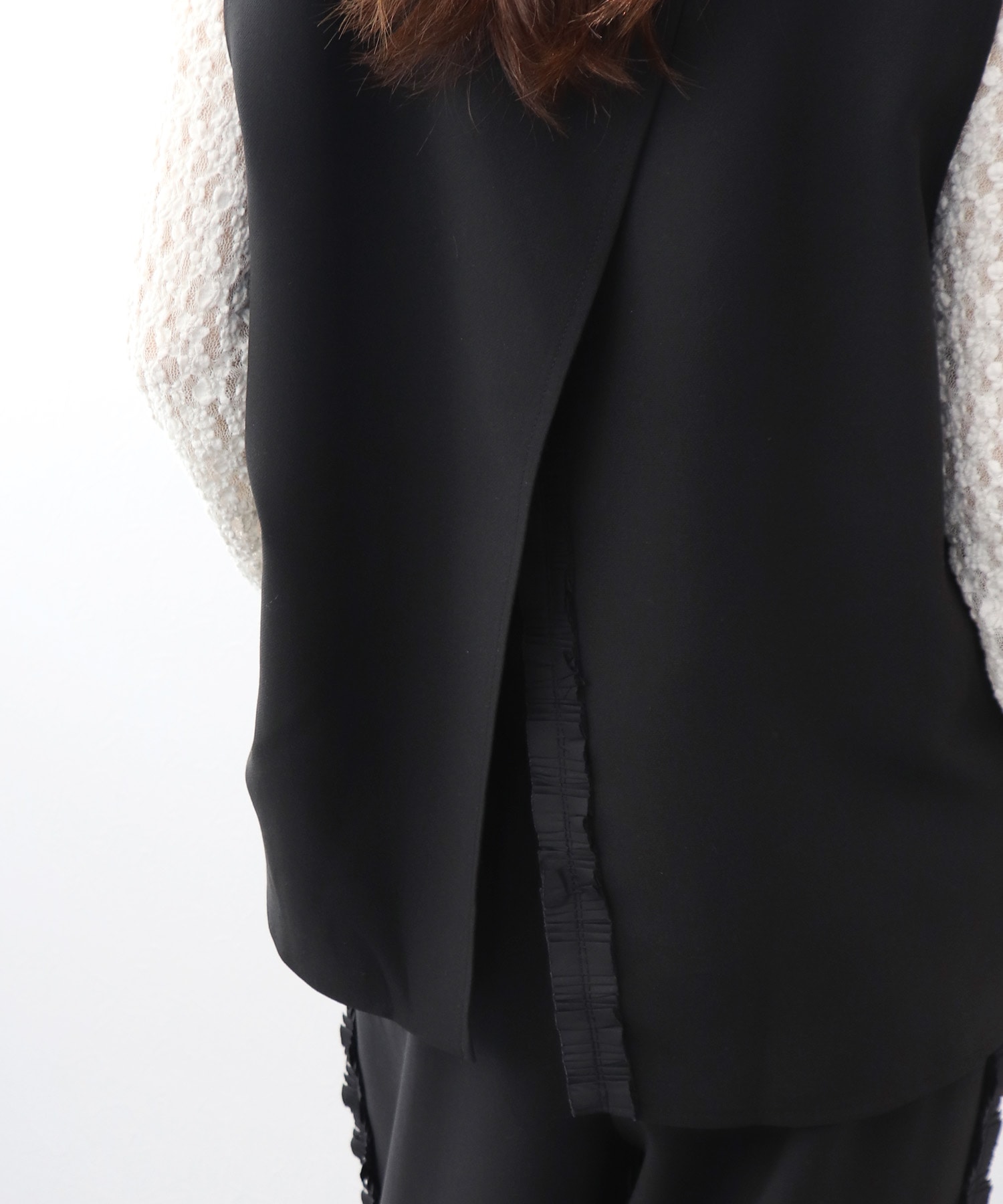 バックスリットVネックジレ