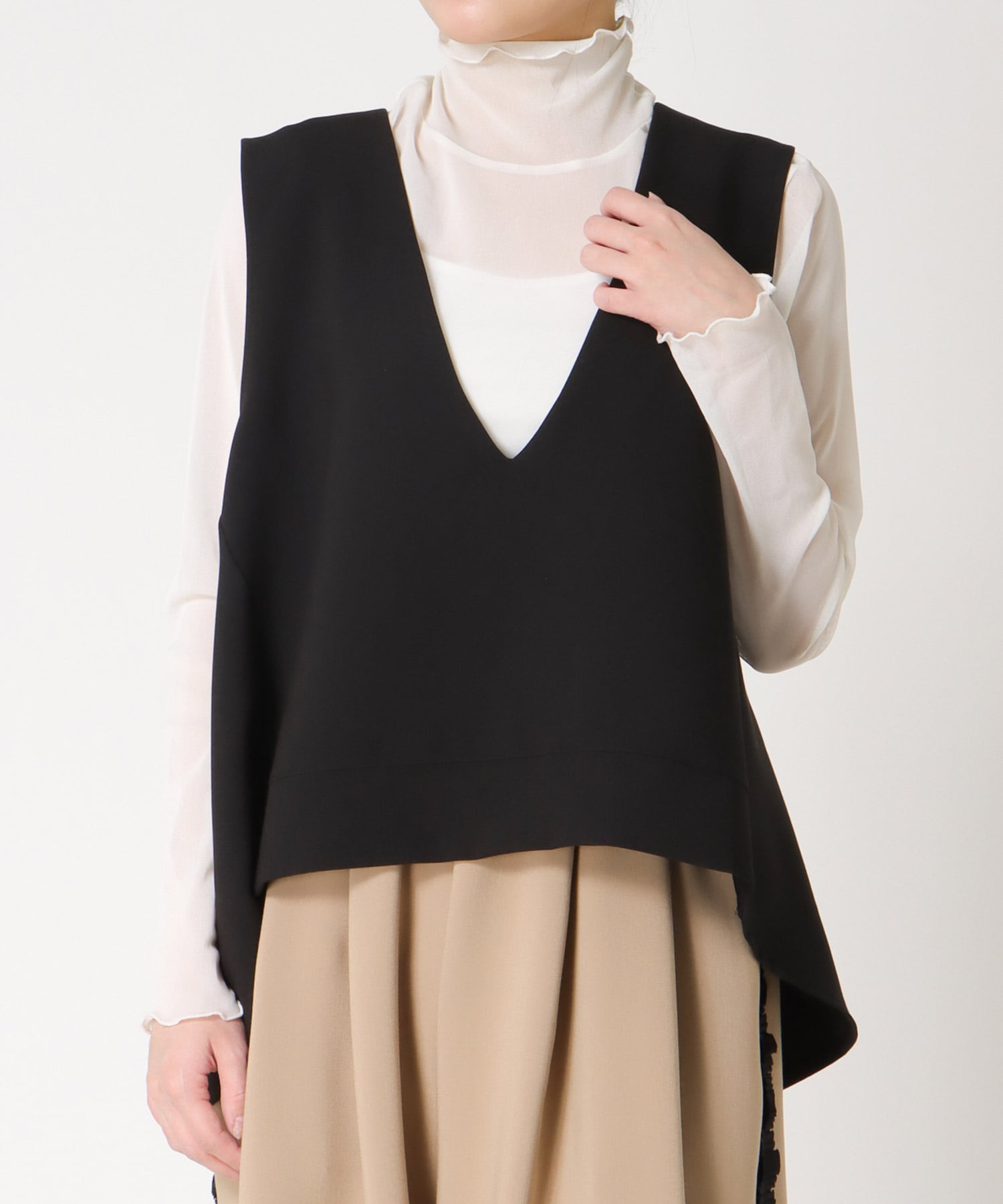 バックスリットVネックジレ