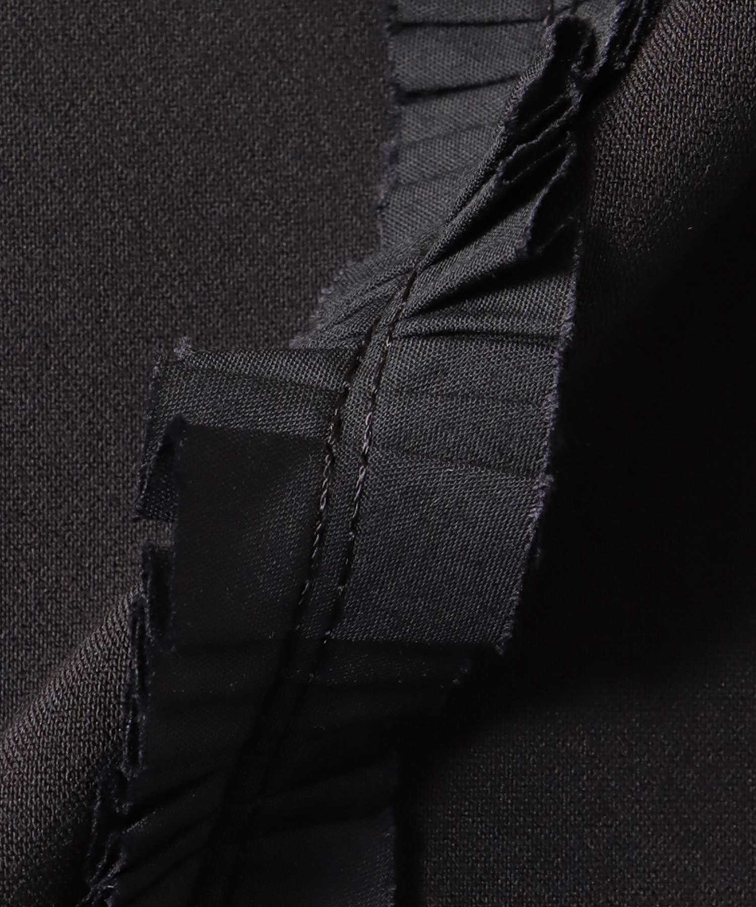 バックスリットVネックジレ