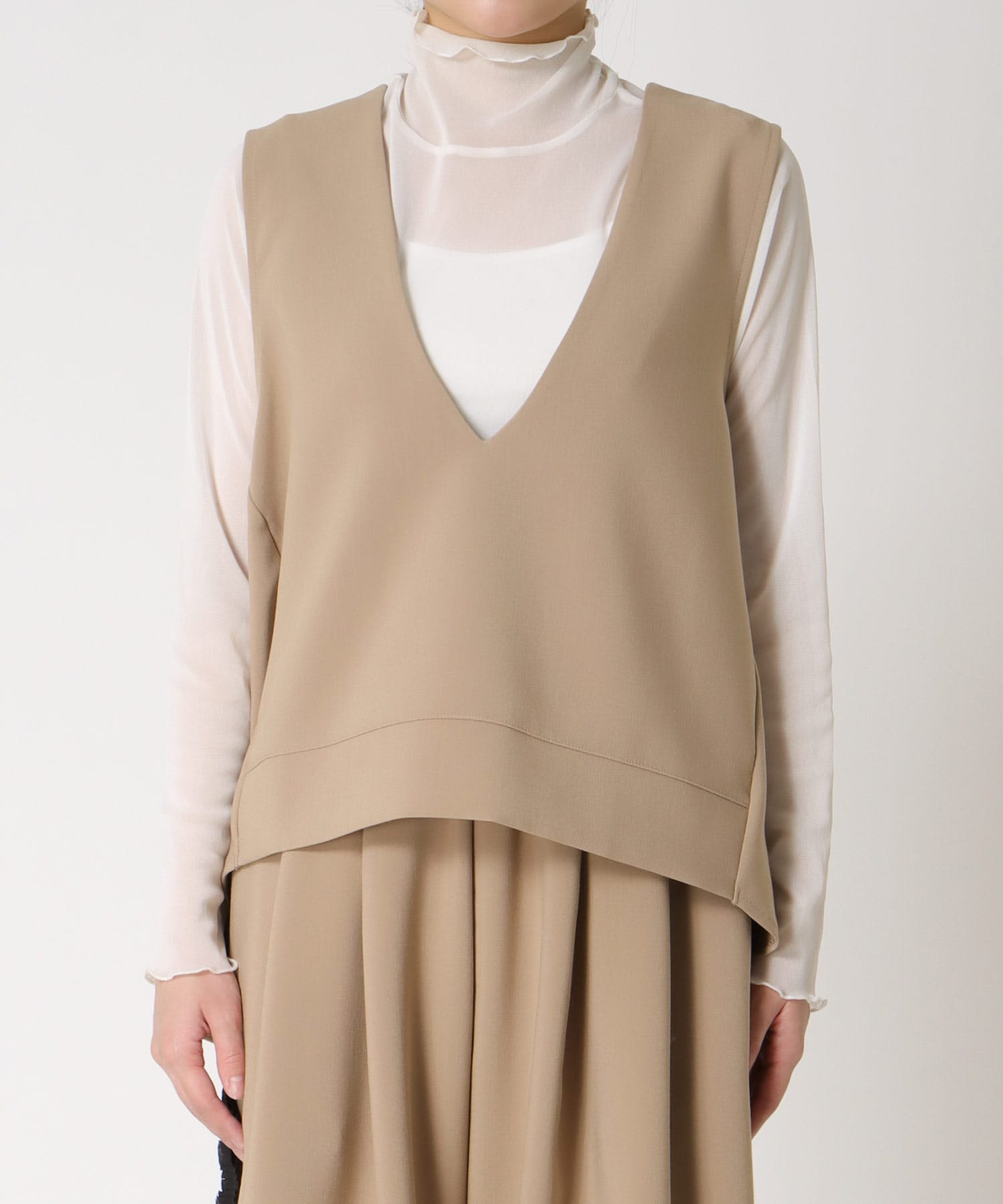 バックスリットVネックジレ