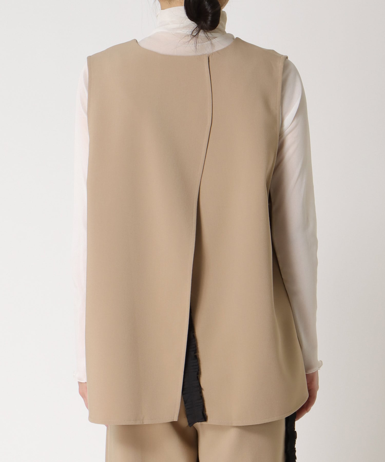 バックスリットVネックジレ