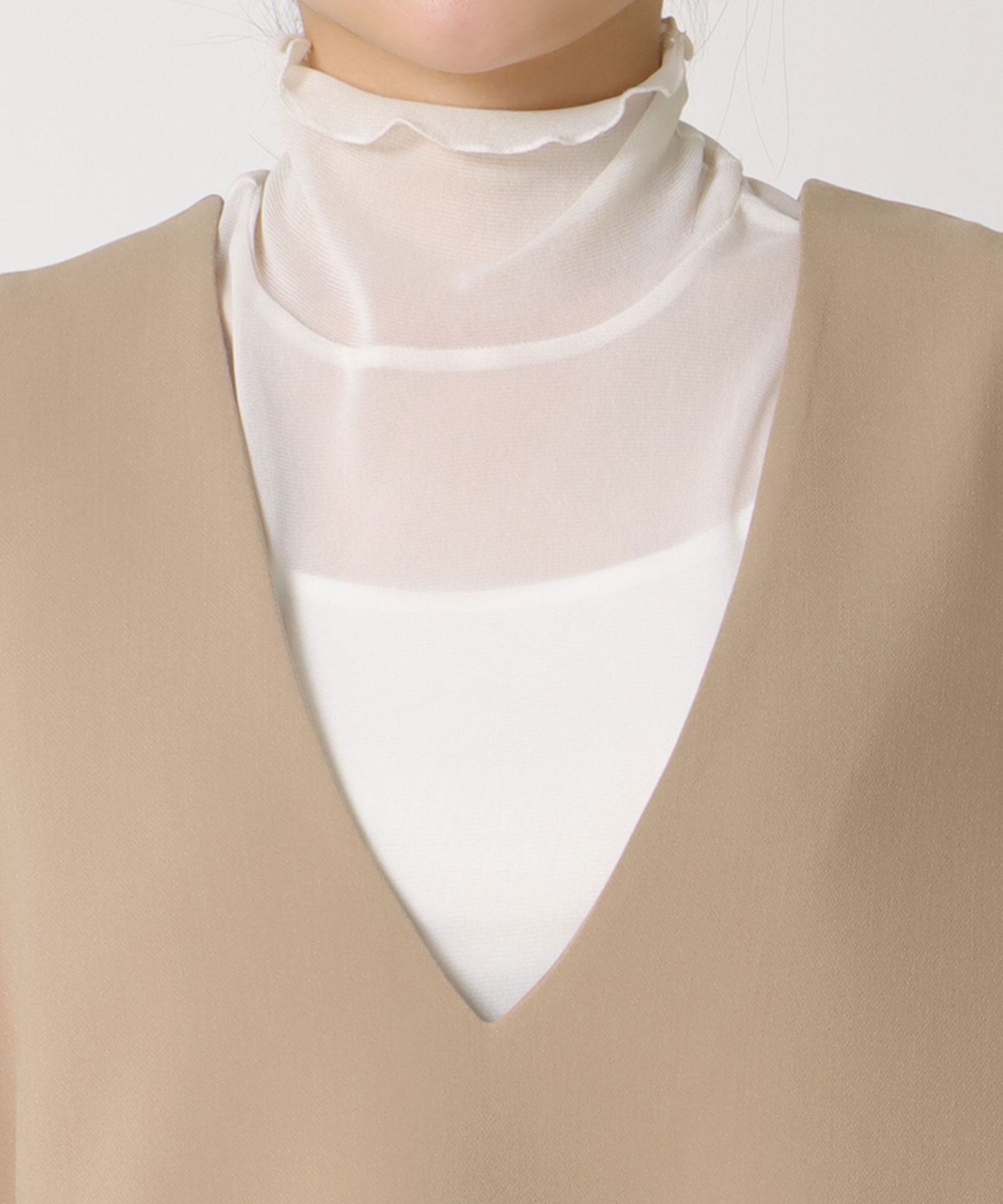 バックスリットVネックジレ