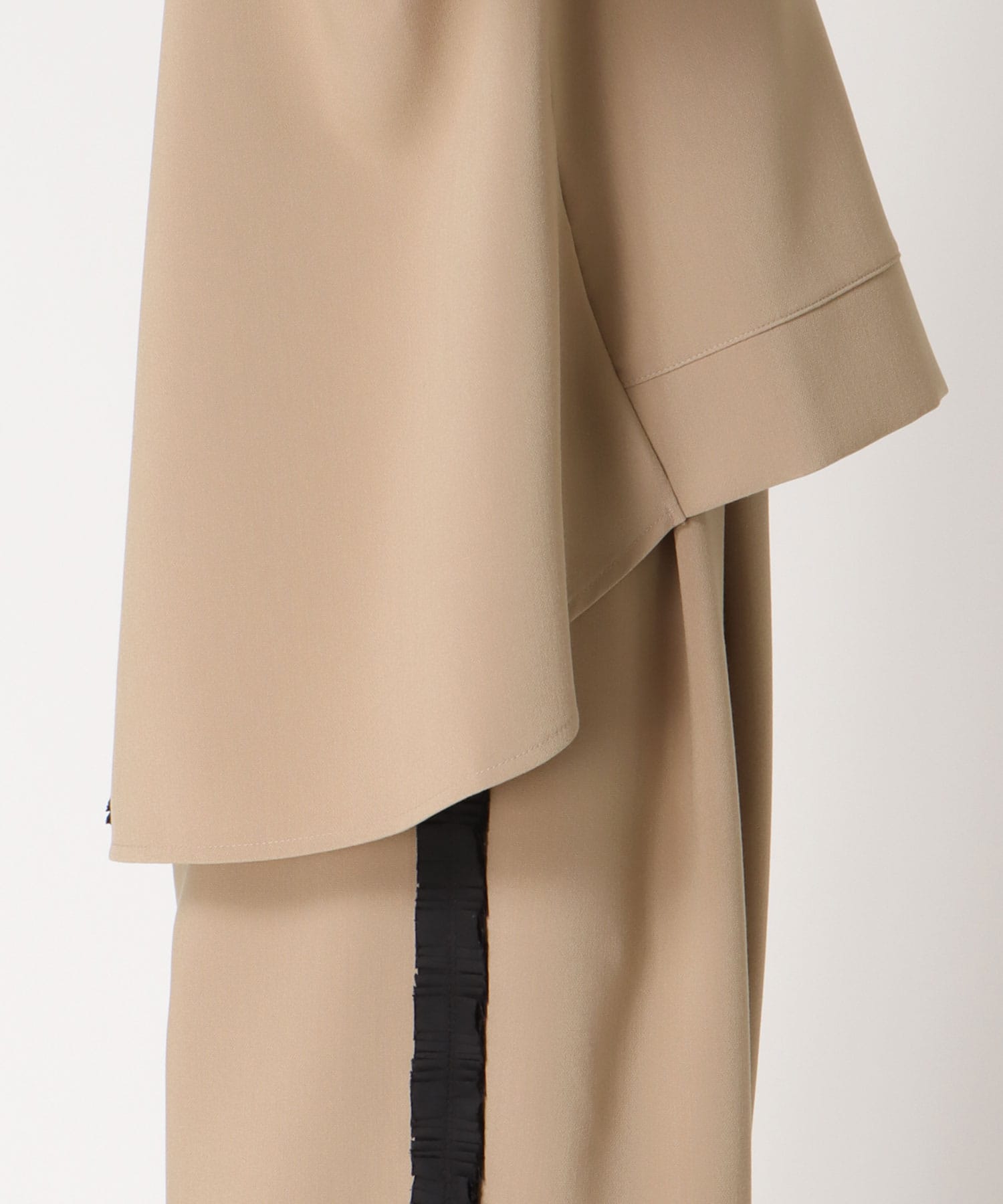 バックスリットVネックジレ