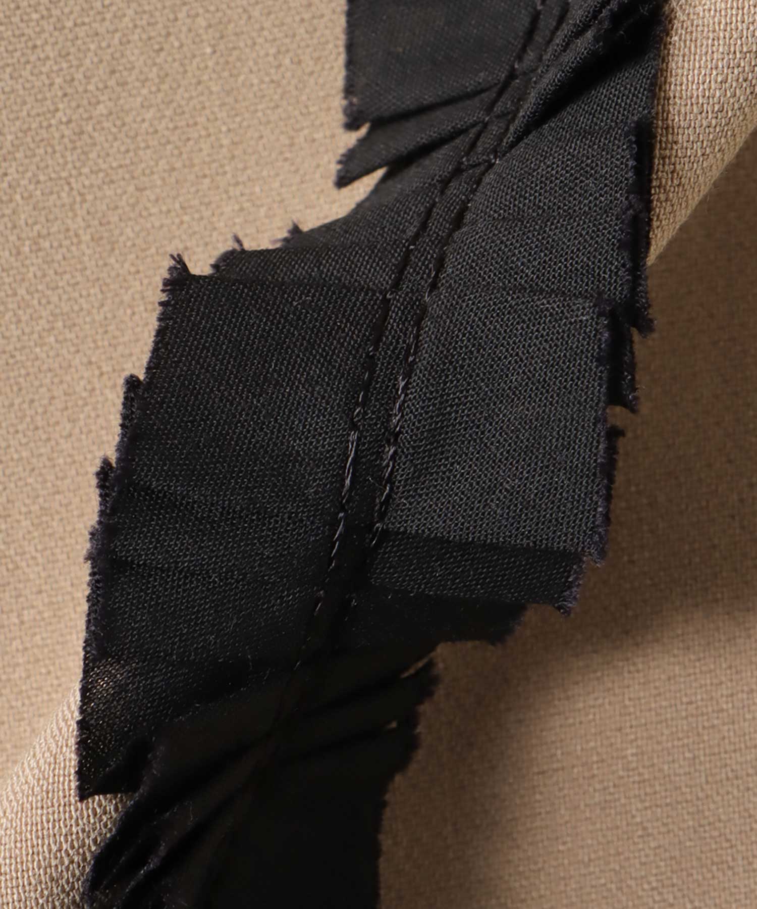 バックスリットVネックジレ