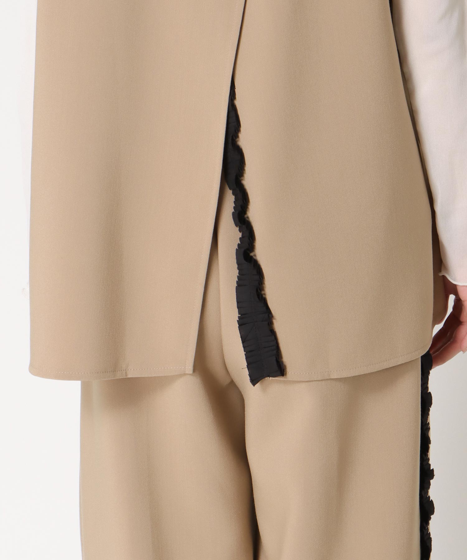 バックスリットVネックジレ