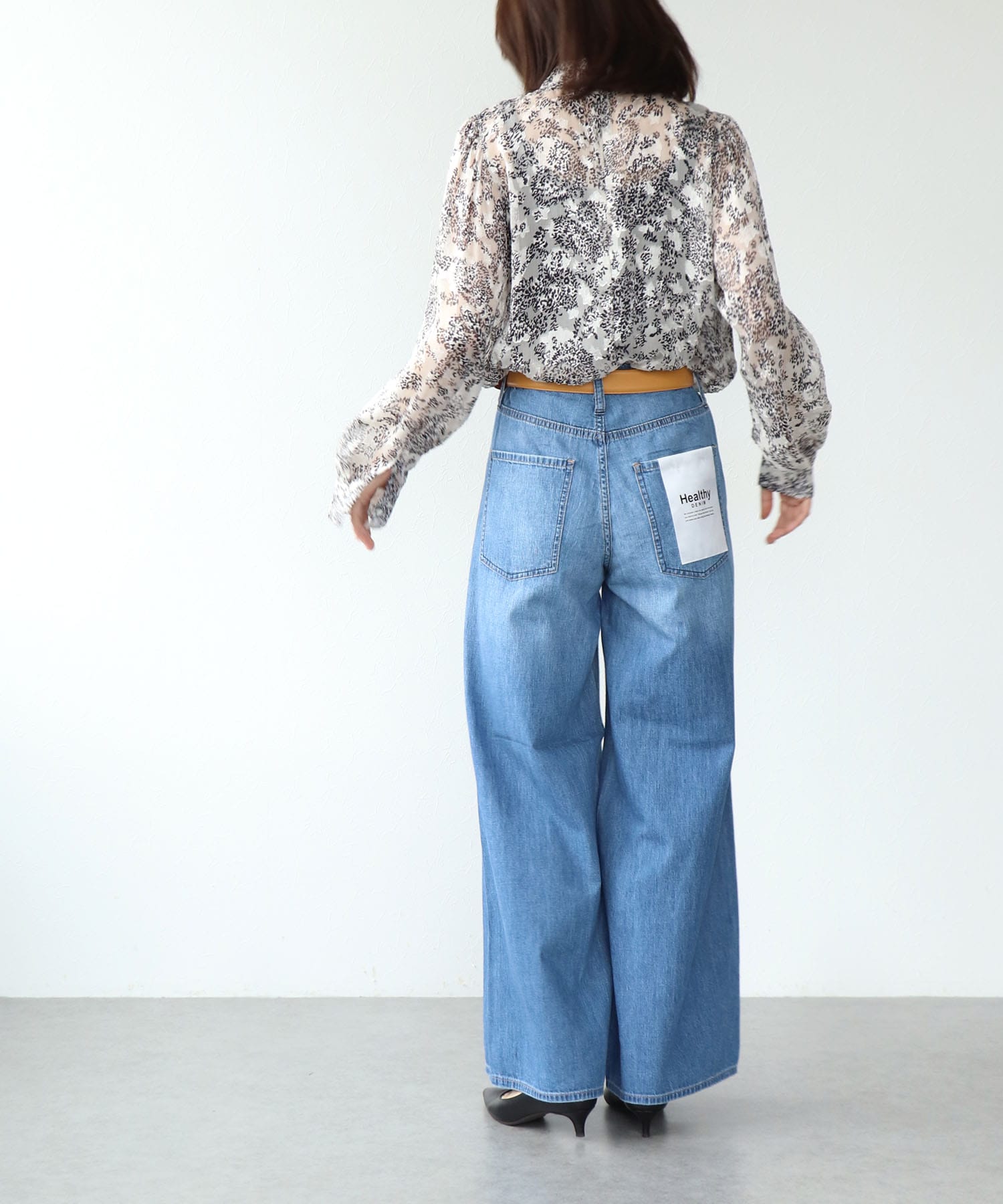 ペイズリー柄スタンドカラーブラウス