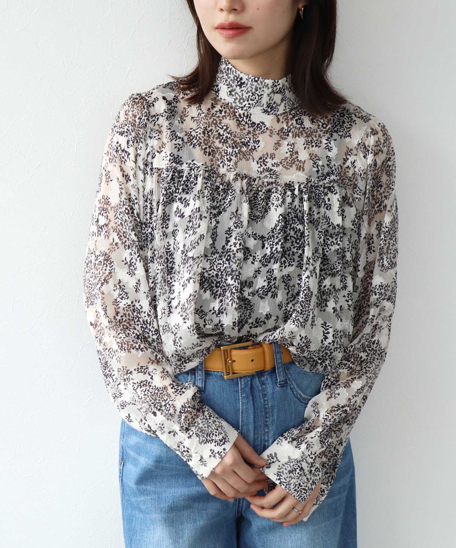 ペイズリー柄スタンドカラーブラウス