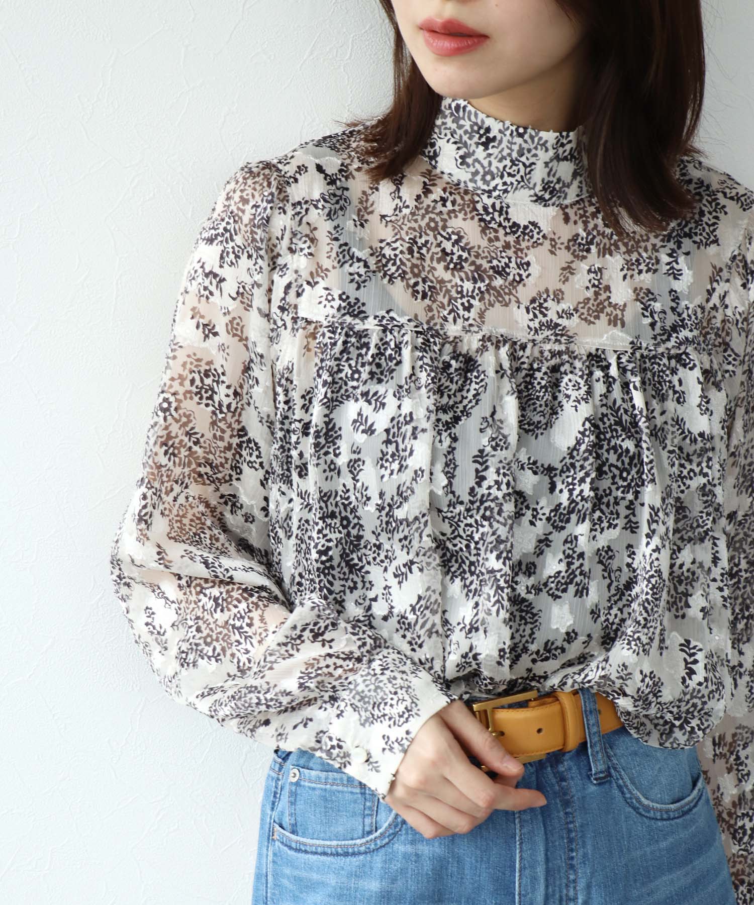 ペイズリー柄スタンドカラーブラウス