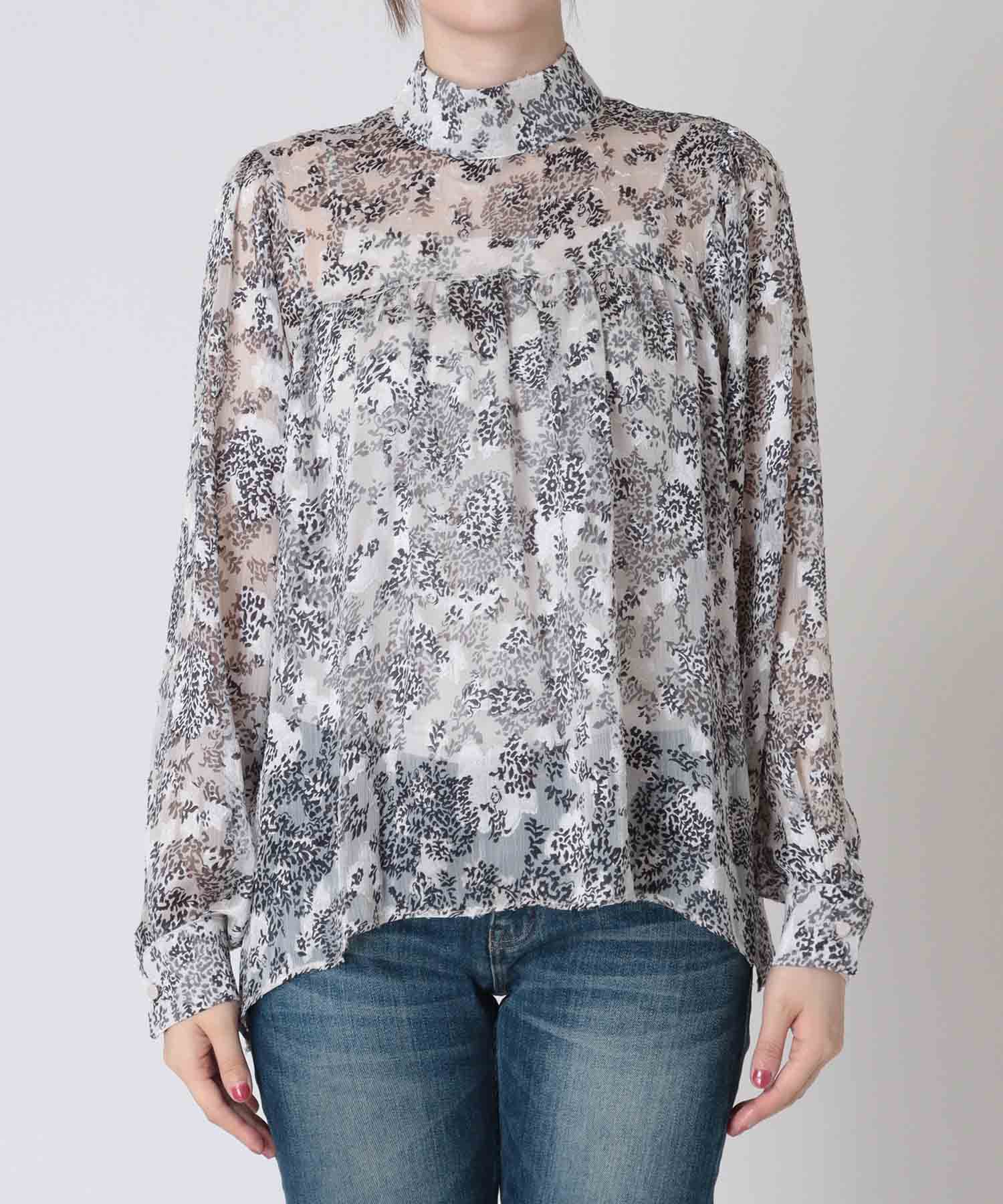 ペイズリー柄スタンドカラーブラウス