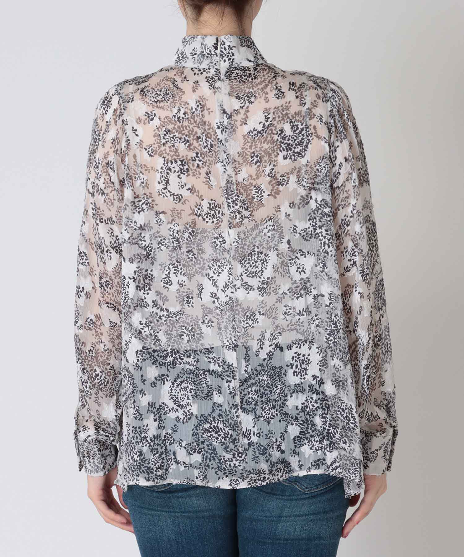 ペイズリー柄スタンドカラーブラウス