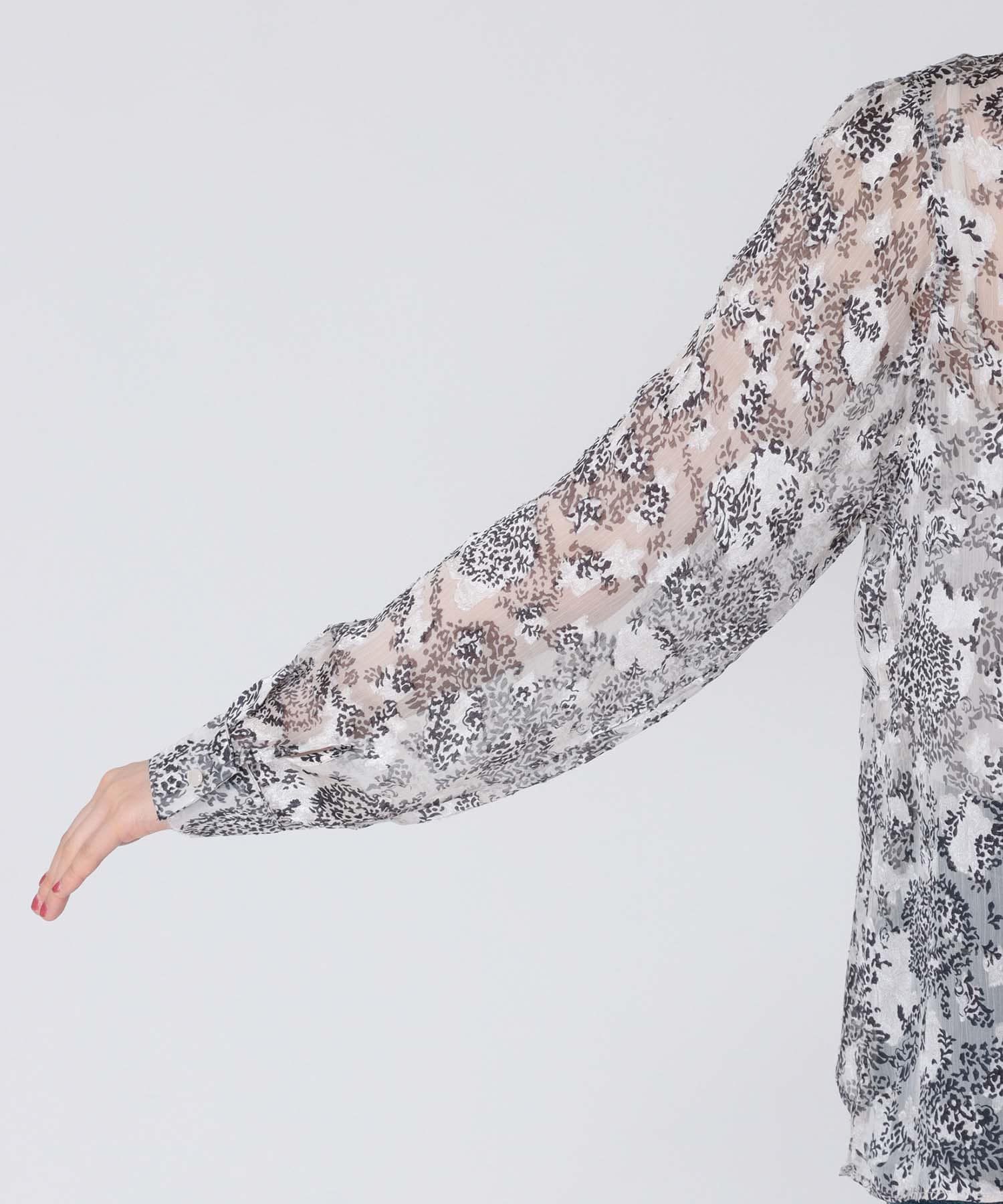 ペイズリー柄スタンドカラーブラウス