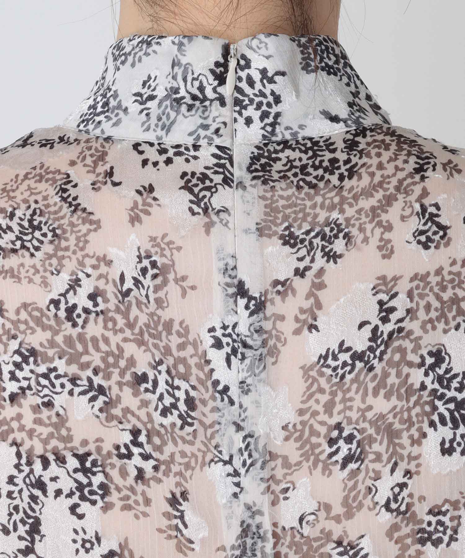 ペイズリー柄スタンドカラーブラウス