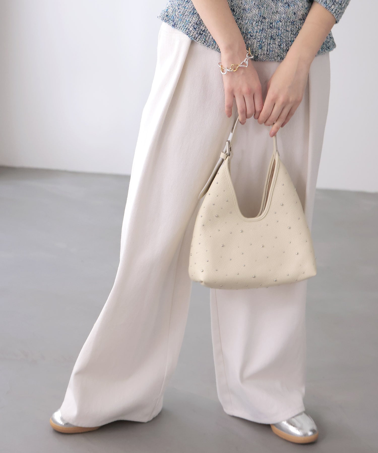 ホワイトスタッズトラペーズminiバッグ【クリスチャンヴィラ/CHRISTIAN VILLA】