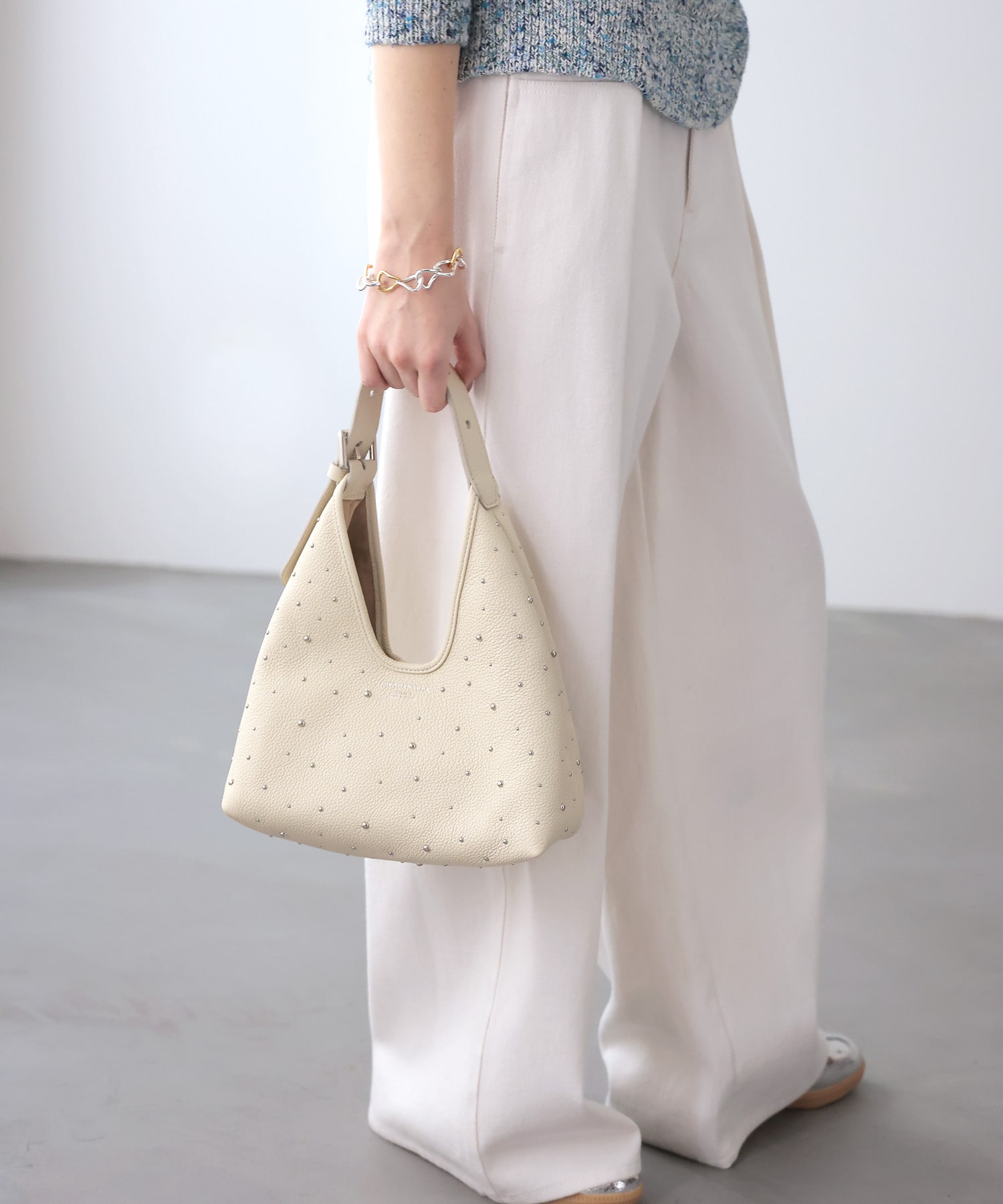 ホワイトスタッズトラペーズminiバッグ【クリスチャンヴィラ/CHRISTIAN VILLA】