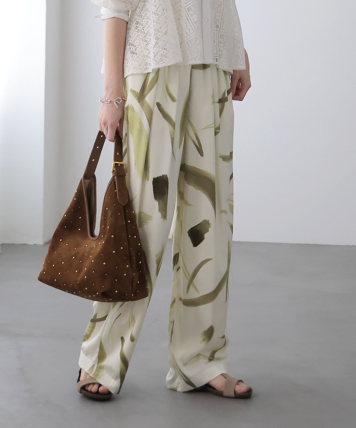 スエードスタッズトラペーズバッグ【クリスチャンヴィラ/CHRISTIAN VILLA】